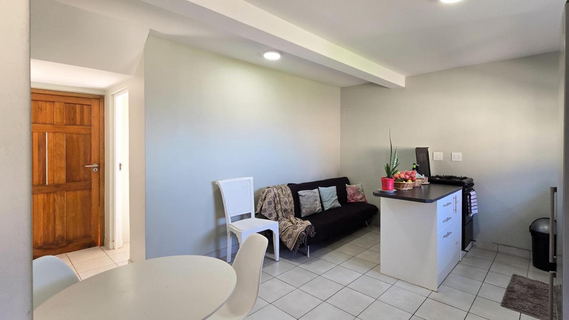 Lounges of property in Kidds Beach