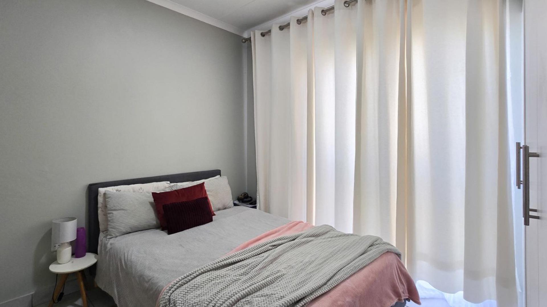 Bed Room 1 of property in Kidds Beach