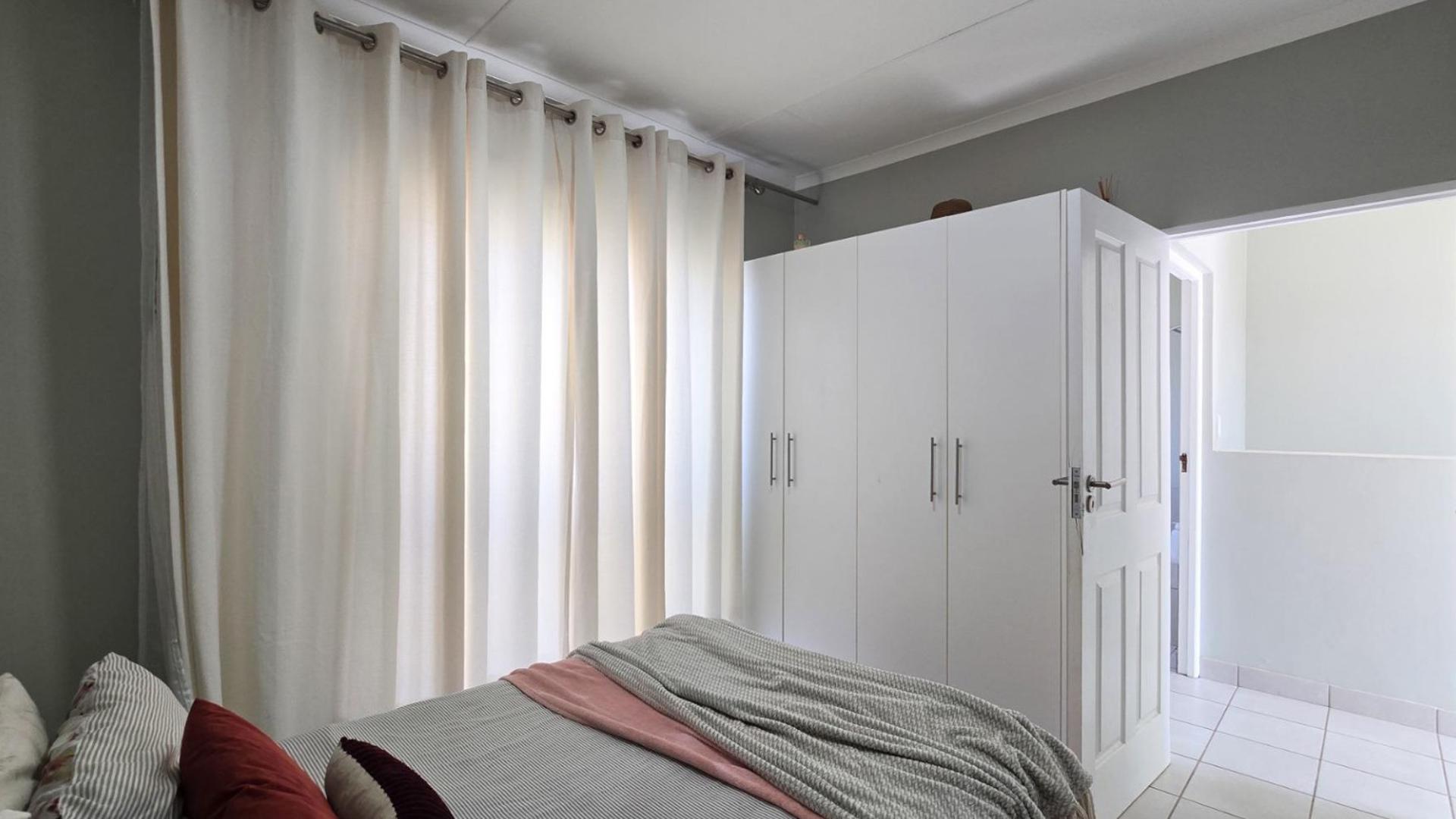 Bed Room 1 of property in Kidds Beach