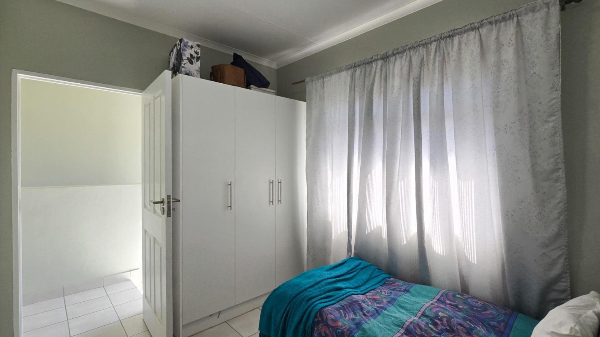 Bed Room 2 of property in Kidds Beach