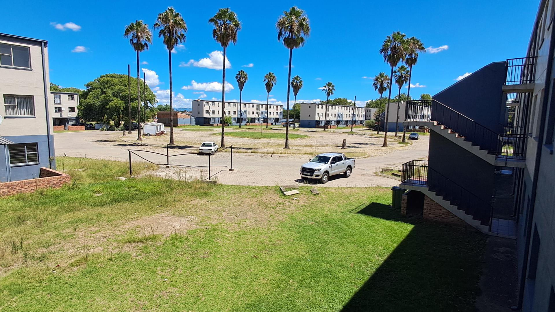 Front View of property in Madadeni