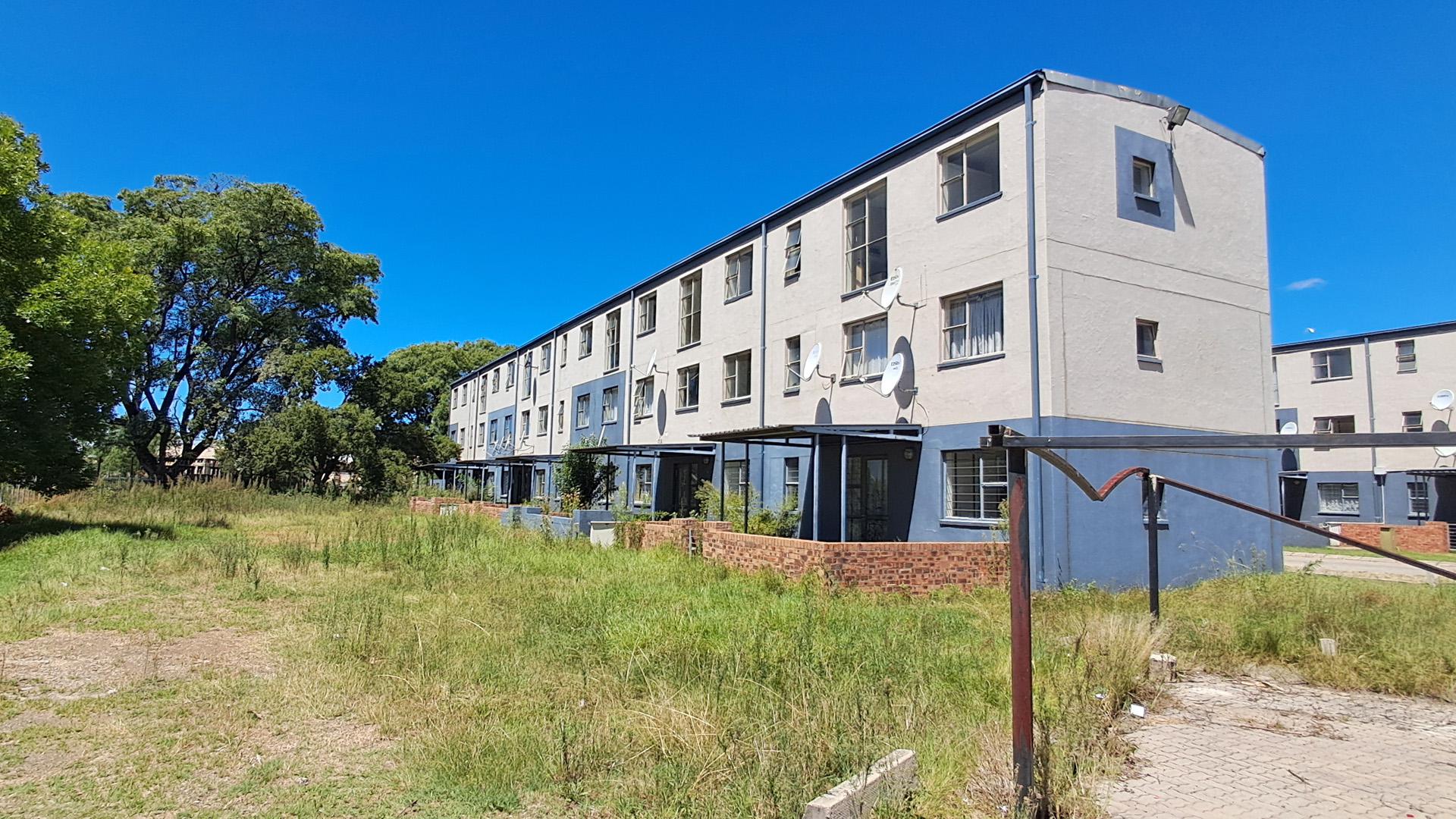 Front View of property in Madadeni