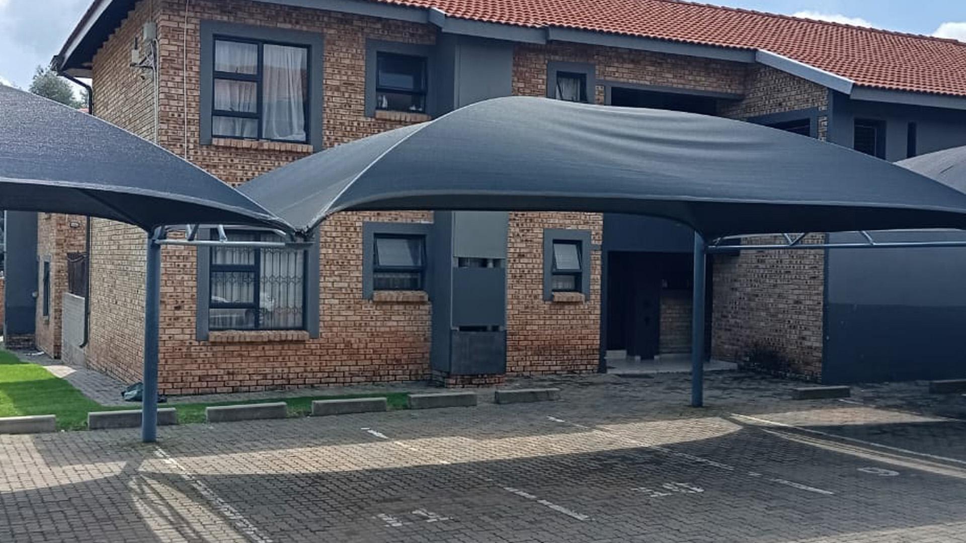 Front View of property in Cloverdene