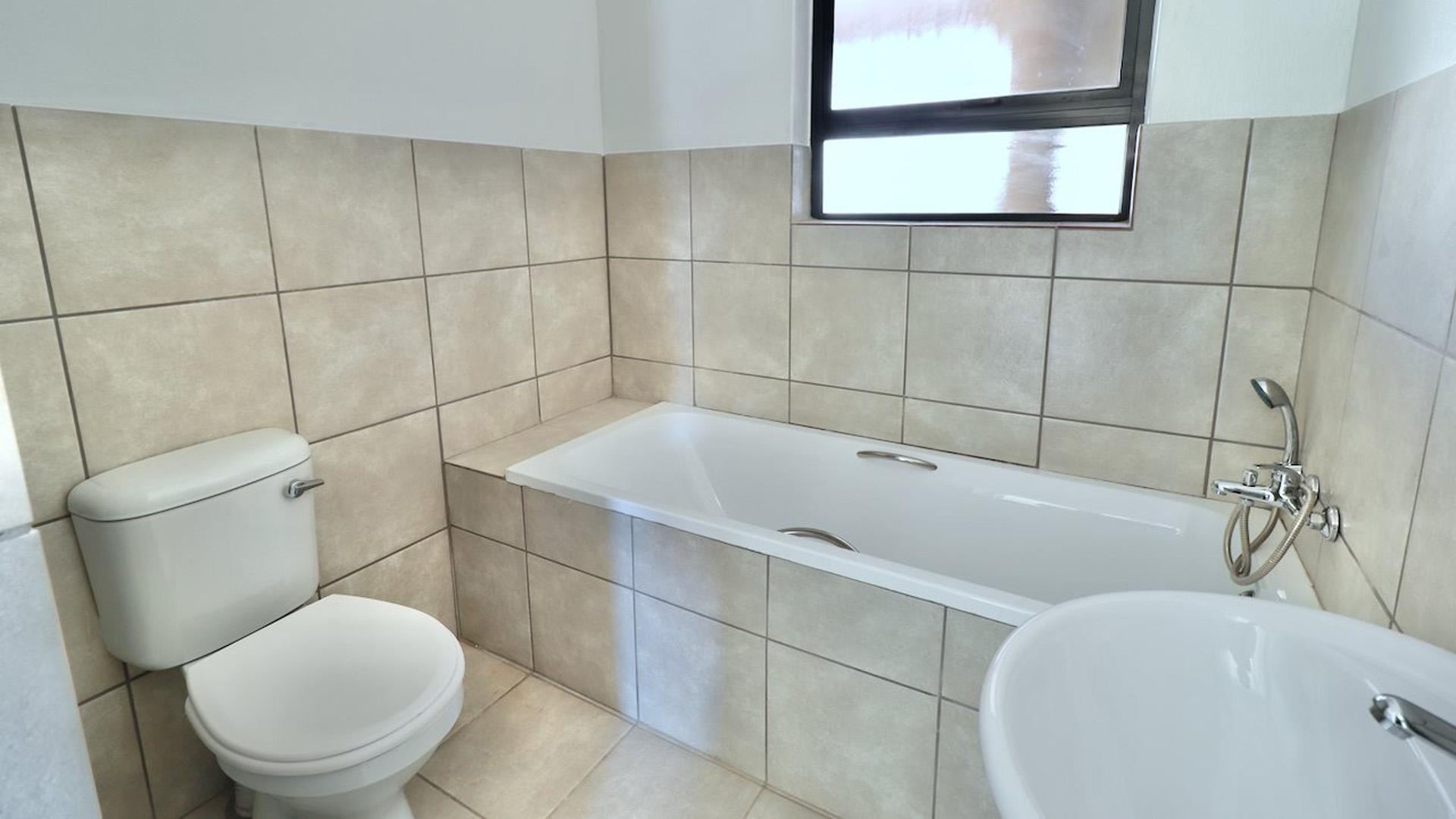 Bathroom 1 of property in Cloverdene