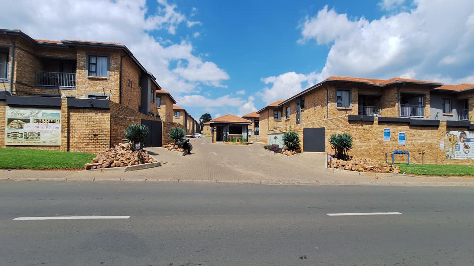 Front View of property in Cloverdene