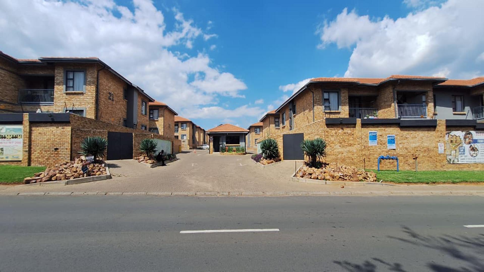 Front View of property in Cloverdene