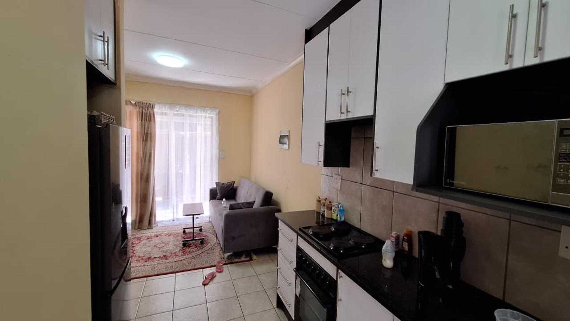 Kitchen - 10 square meters of property in Cloverdene