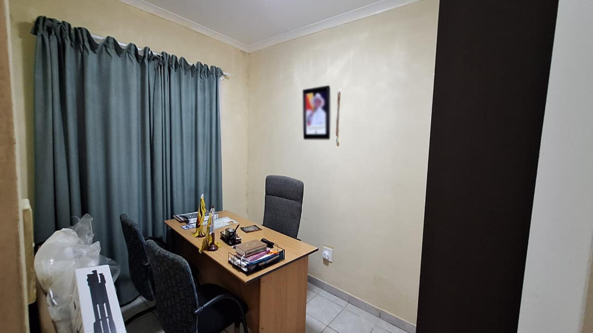 Bed Room 1 - 10 square meters of property in Cloverdene