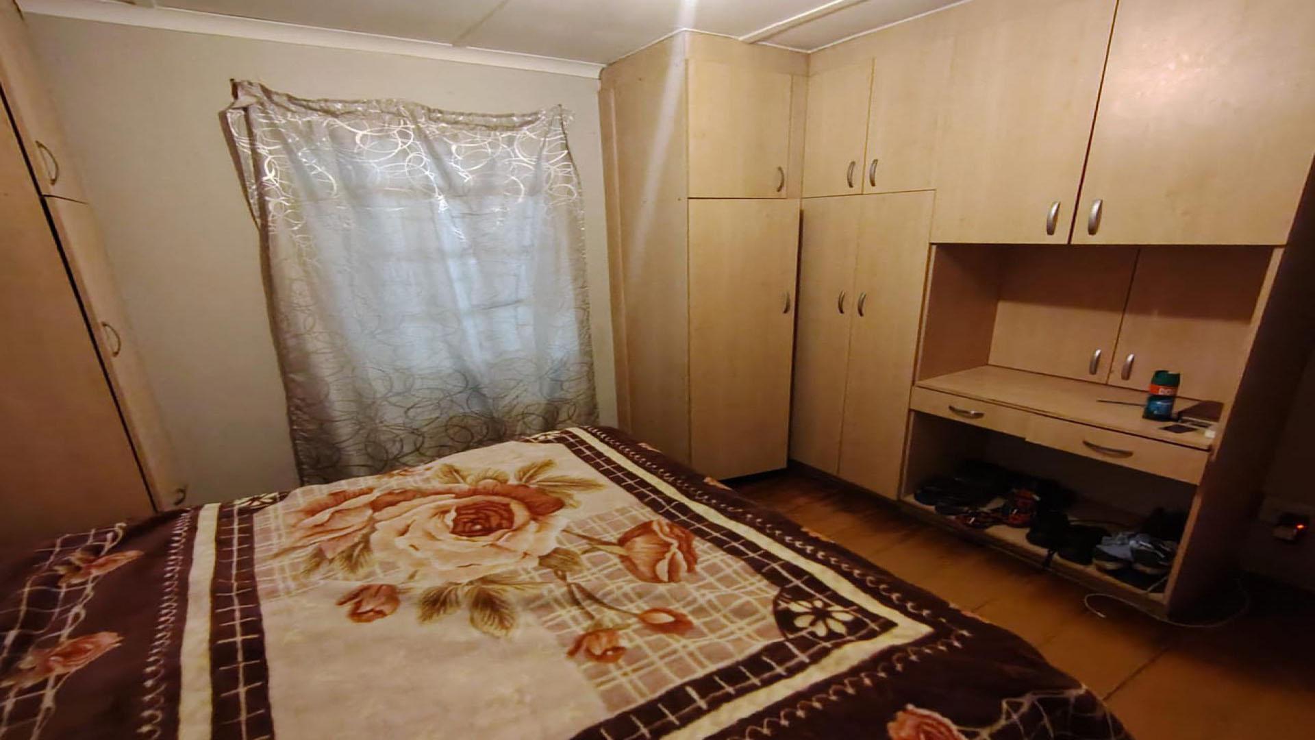 Bed Room 1 of property in Mitchells Plain