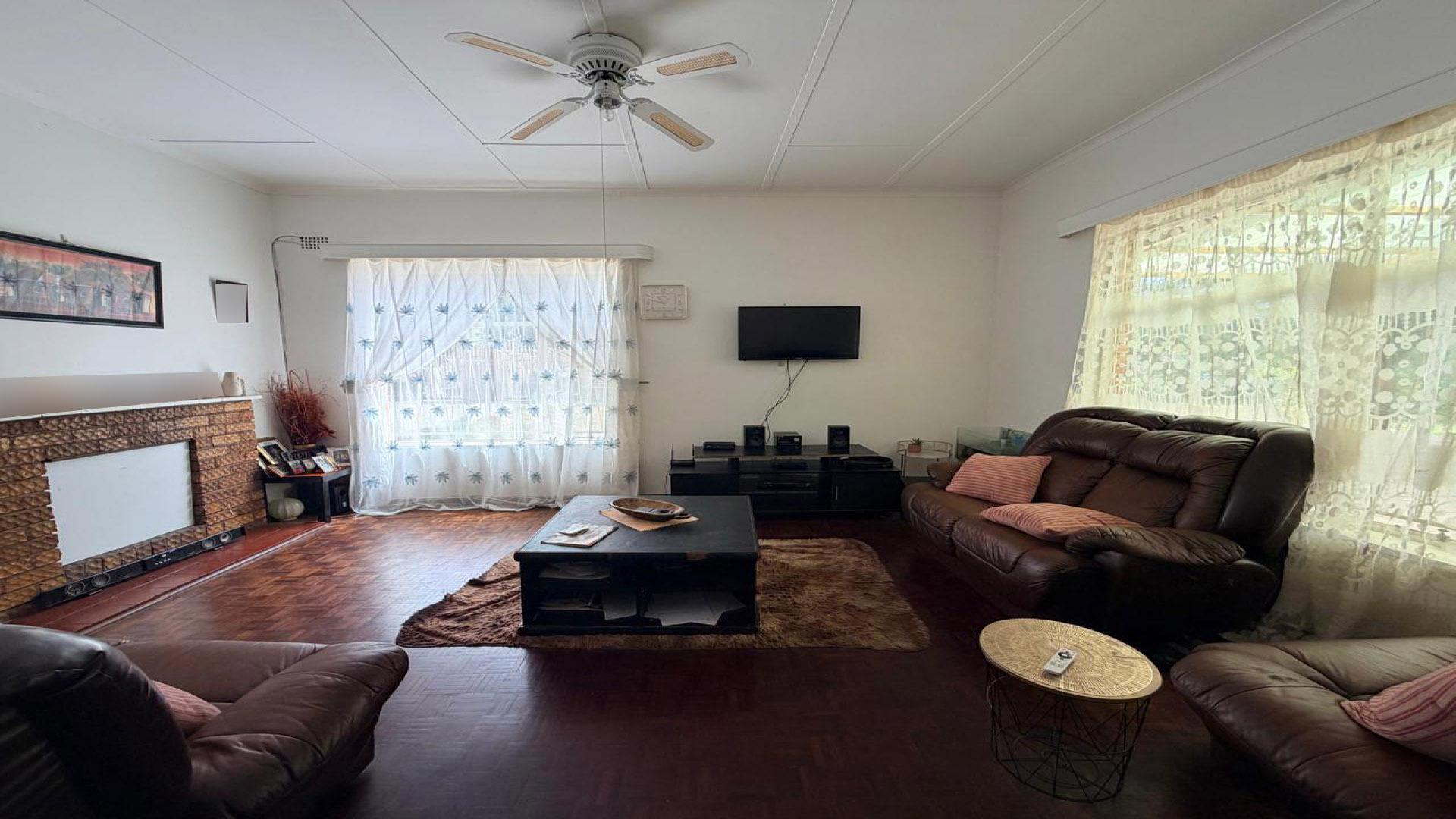 Lounges of property in Cassandra