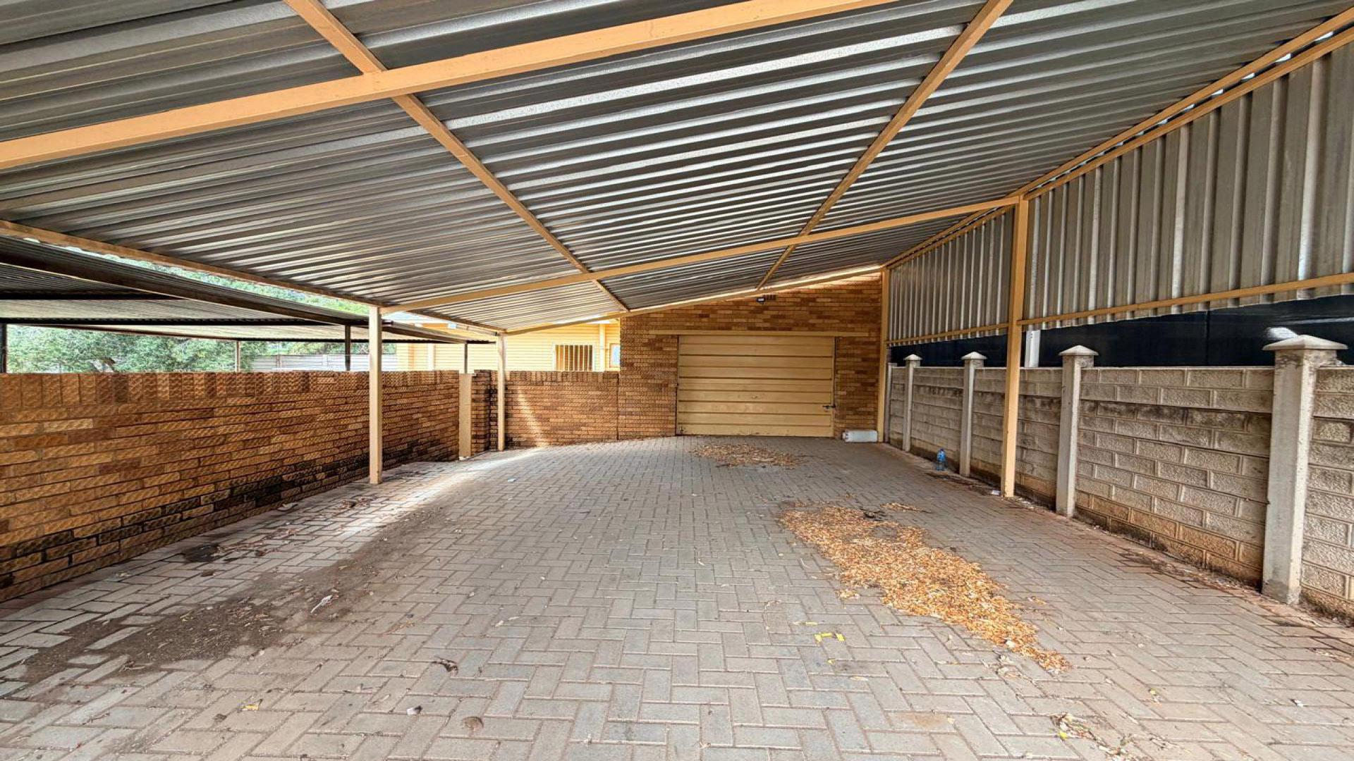 Carport  of property in Cassandra