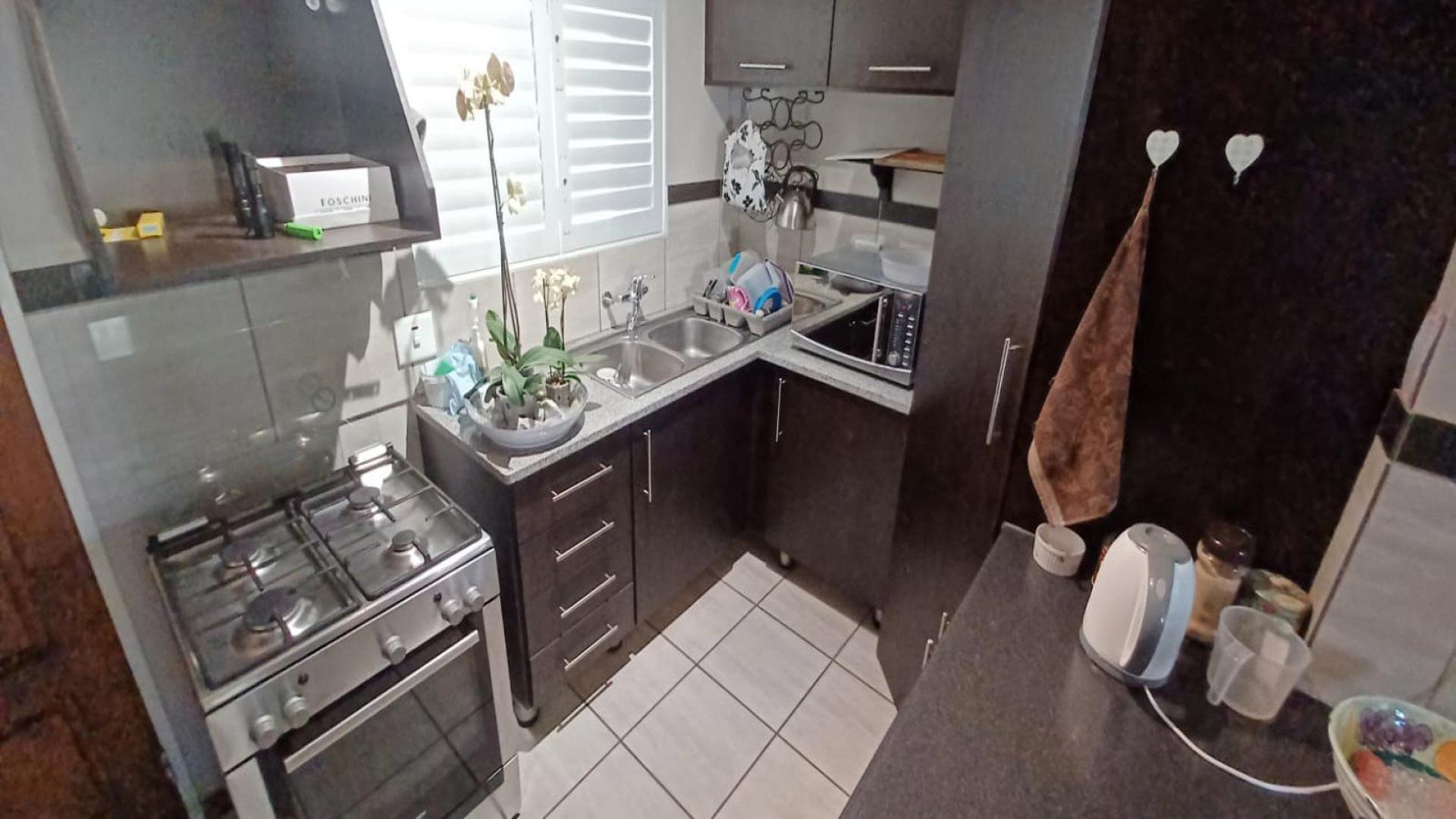 Kitchen of property in Terra Nova