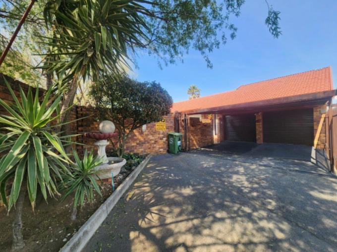 3 Bedroom Simplex for Sale For Sale in South Crest - MR705867