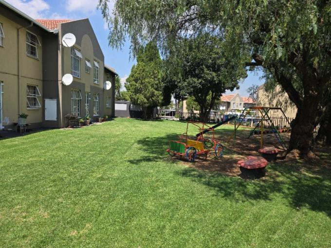 3 Bedroom Simplex for Sale For Sale in Verwoerdpark - MR705882