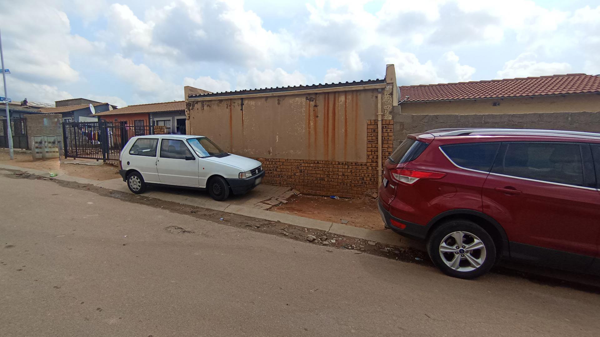 Front View of property in Olievenhoutbos