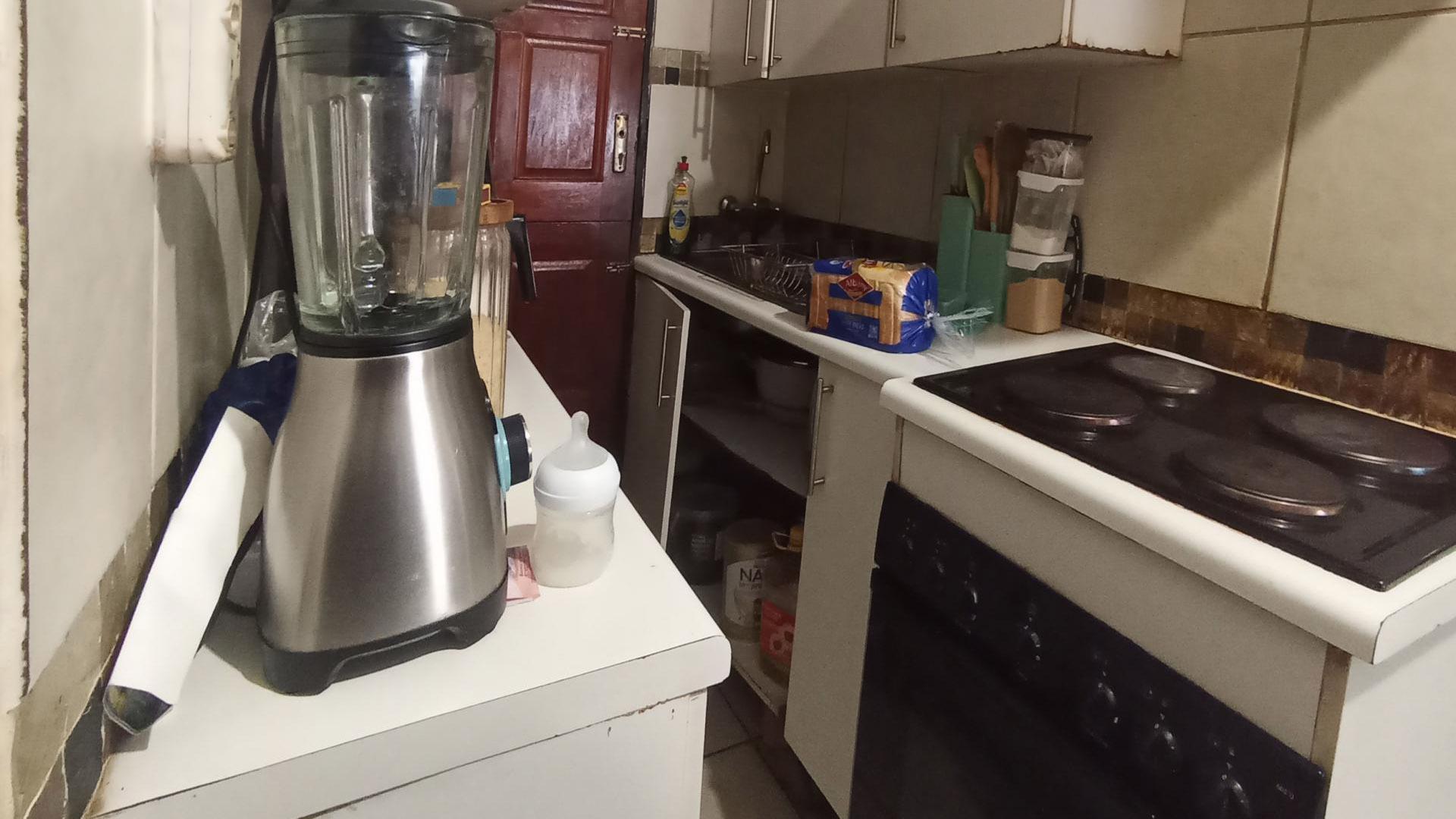 Kitchen - 4 square meters of property in Olievenhoutbos