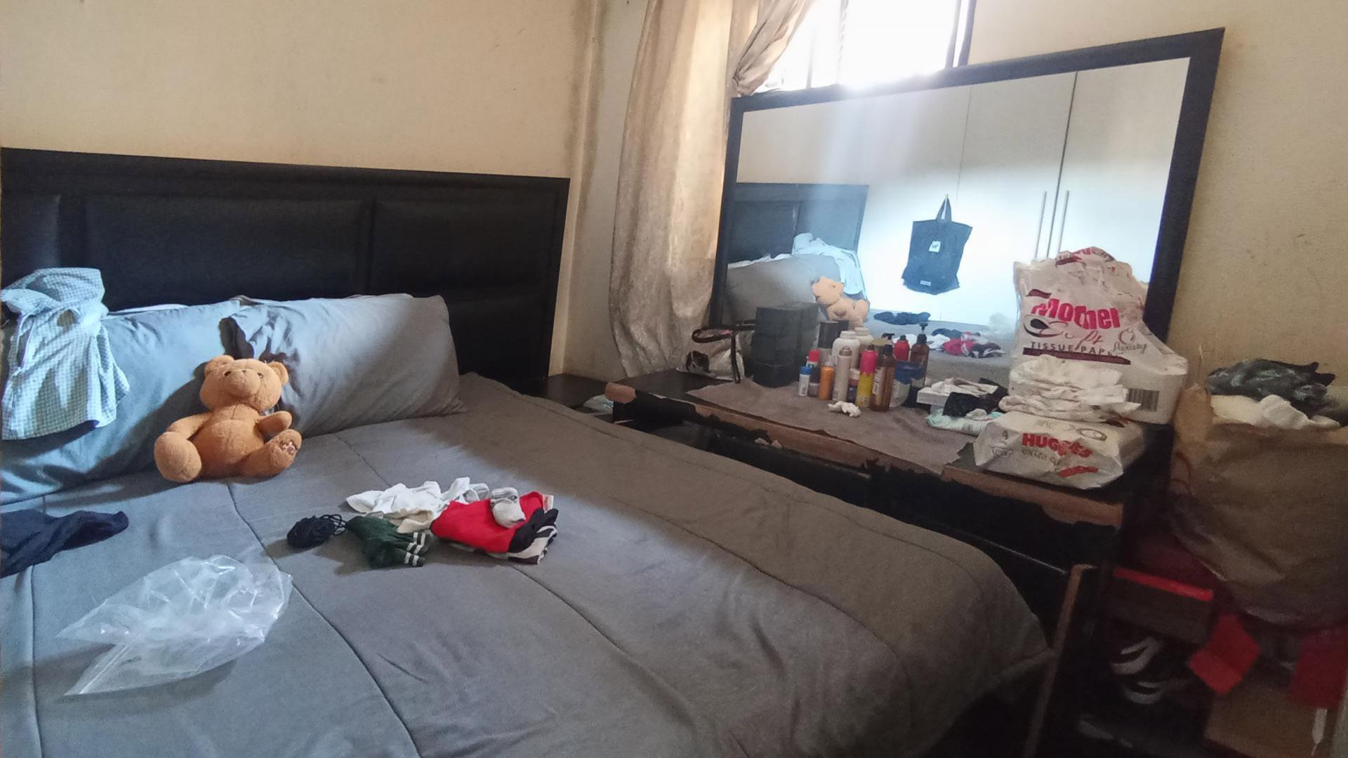 Bed Room 1 - 7 square meters of property in Olievenhoutbos