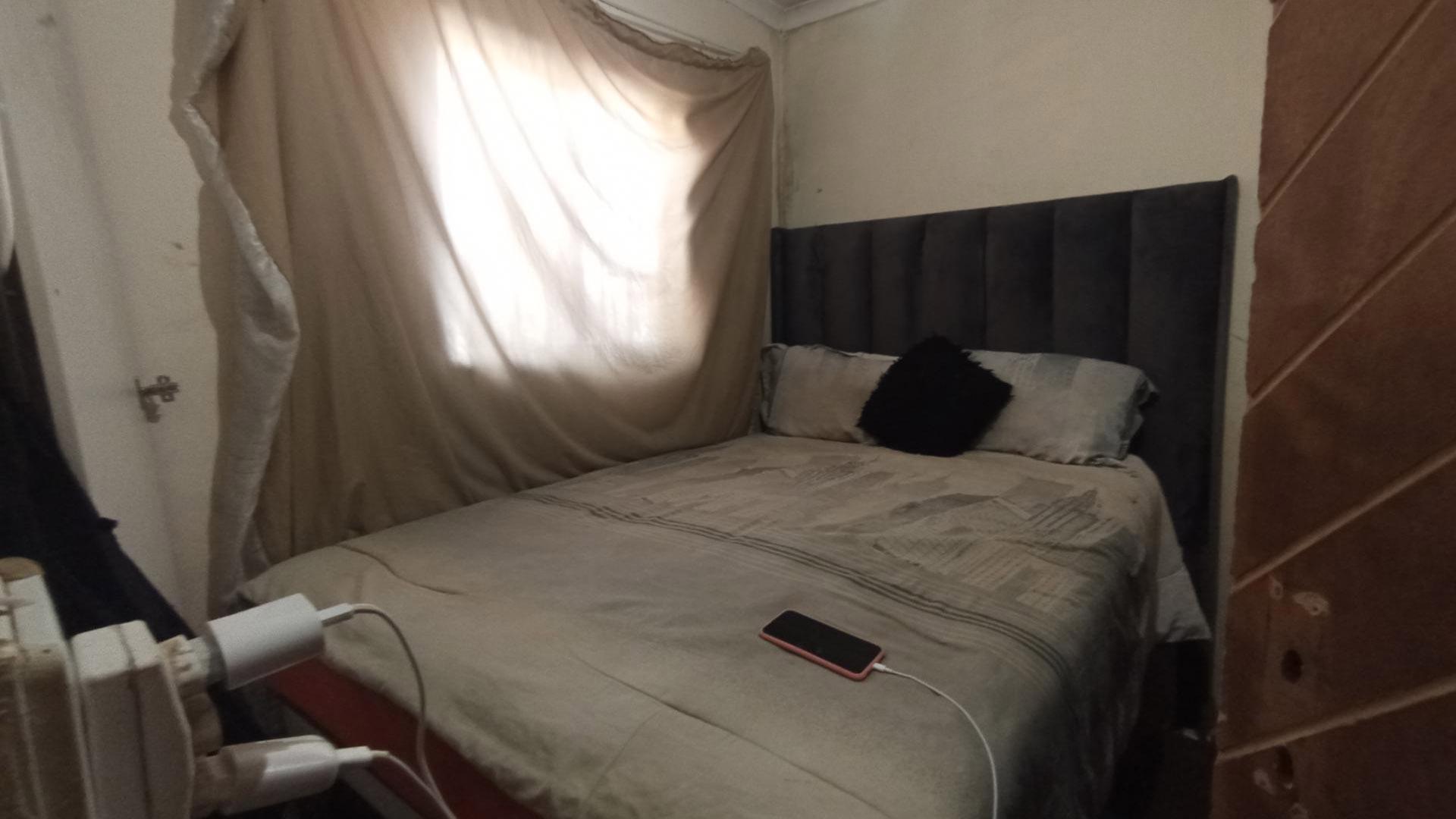 Bed Room 2 - 7 square meters of property in Olievenhoutbos