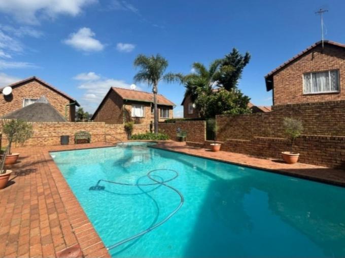 3 Bedroom Simplex for Sale For Sale in Bassonia - MR705919