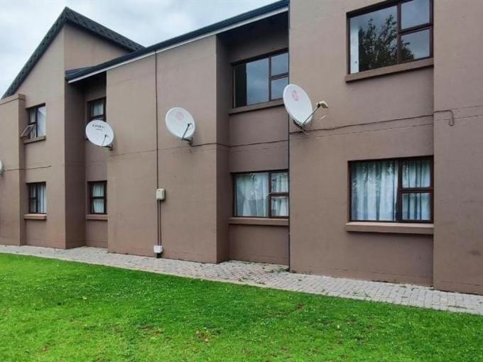 2 Bedroom Simplex for Sale For Sale in Helderwyk Estate - MR705942