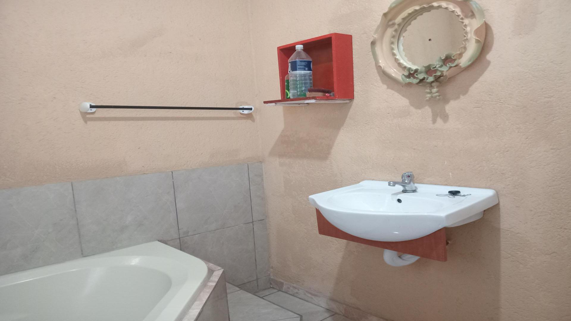 Bathroom 1 of property in Phalaborwa