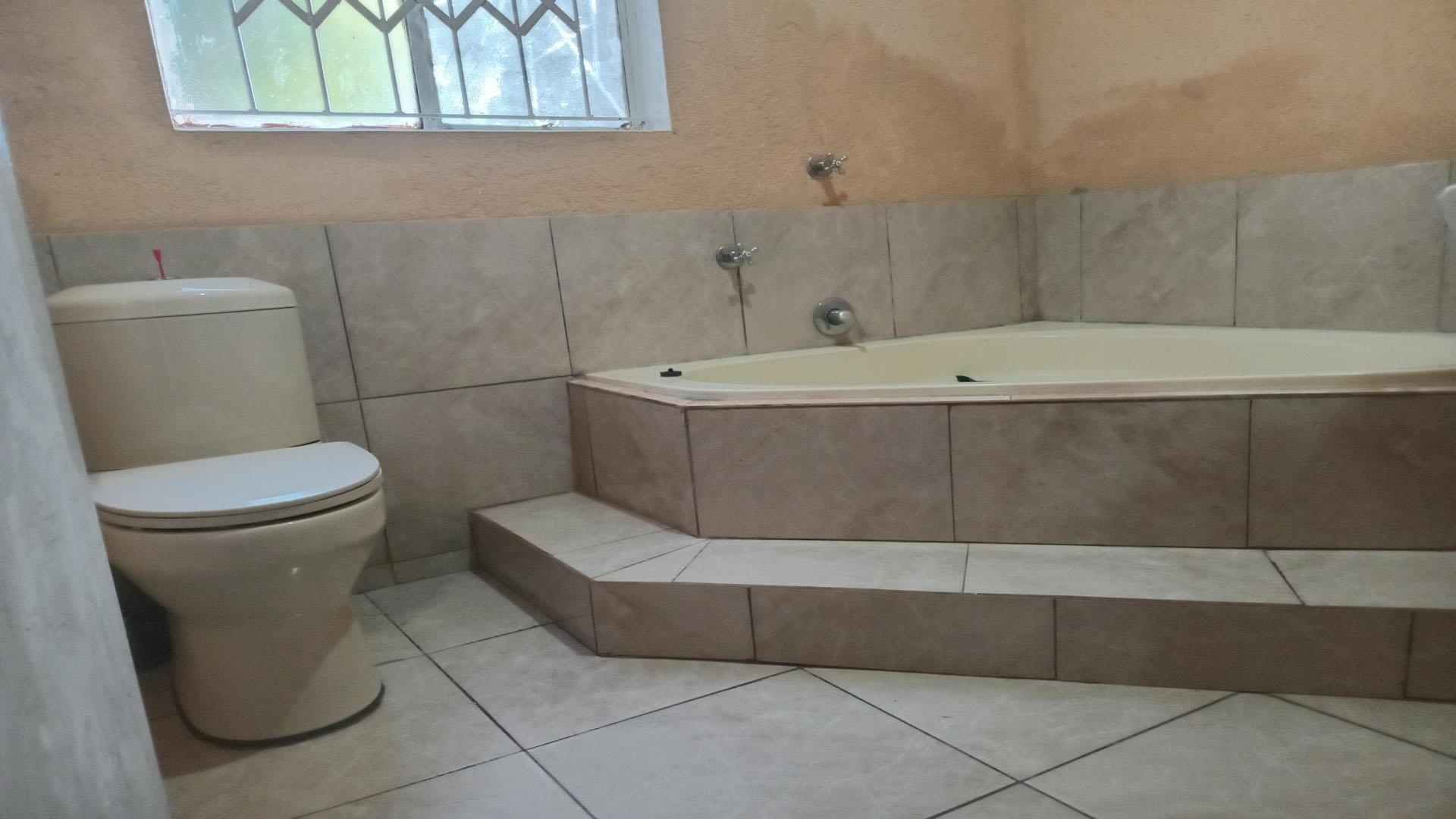 Bathroom 1 of property in Phalaborwa