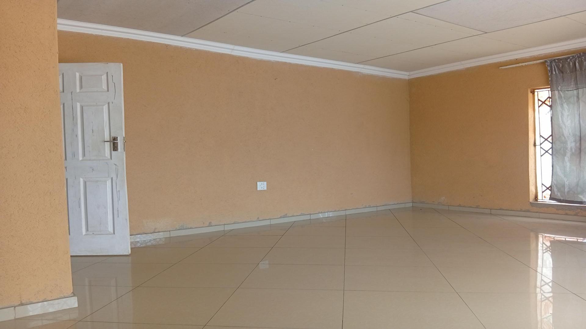 Main Bedroom of property in Phalaborwa