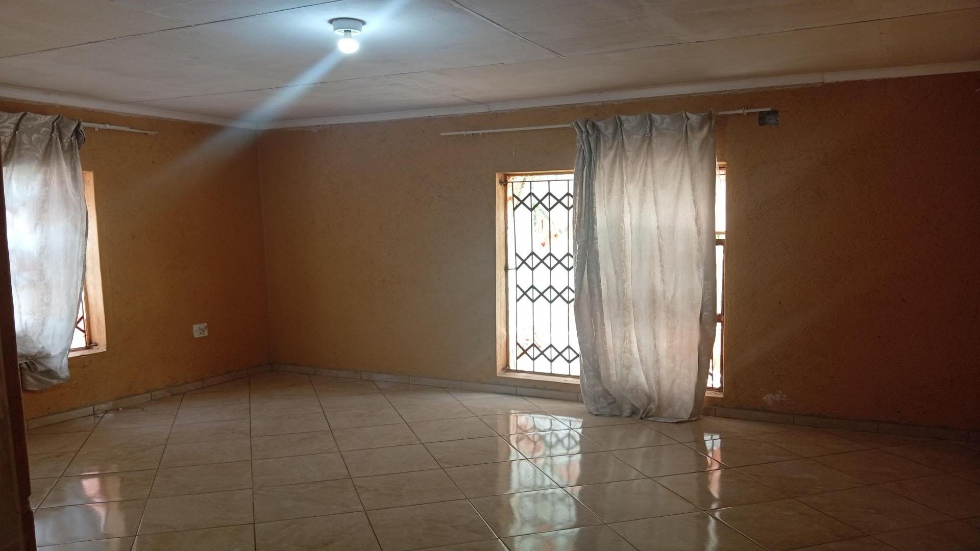 Bed Room 2 of property in Phalaborwa