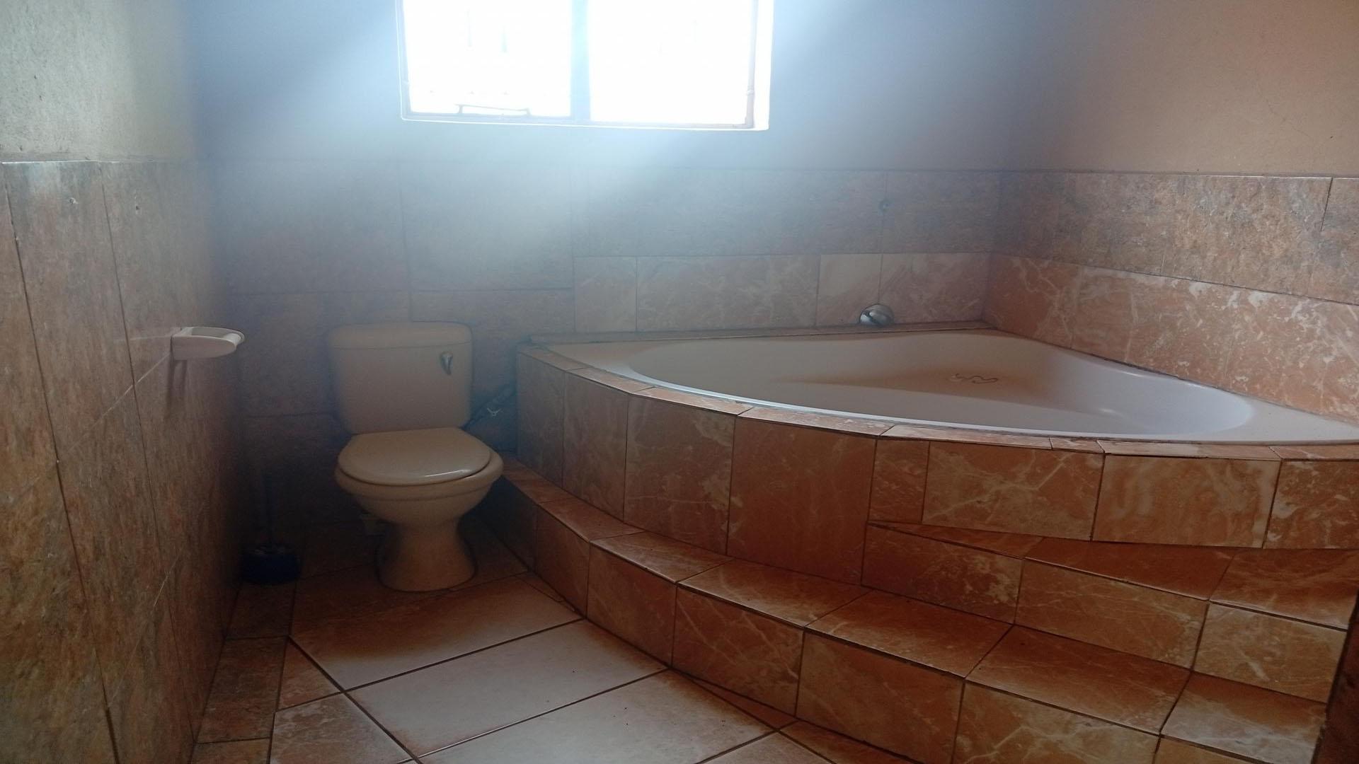 Bathroom 2 of property in Phalaborwa