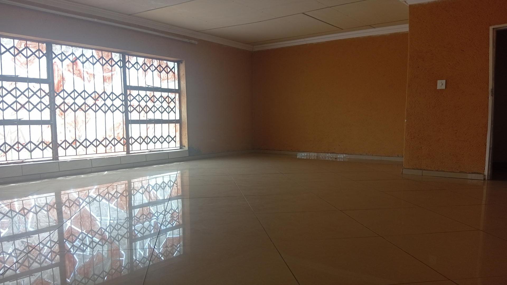 Bed Room 1 of property in Phalaborwa