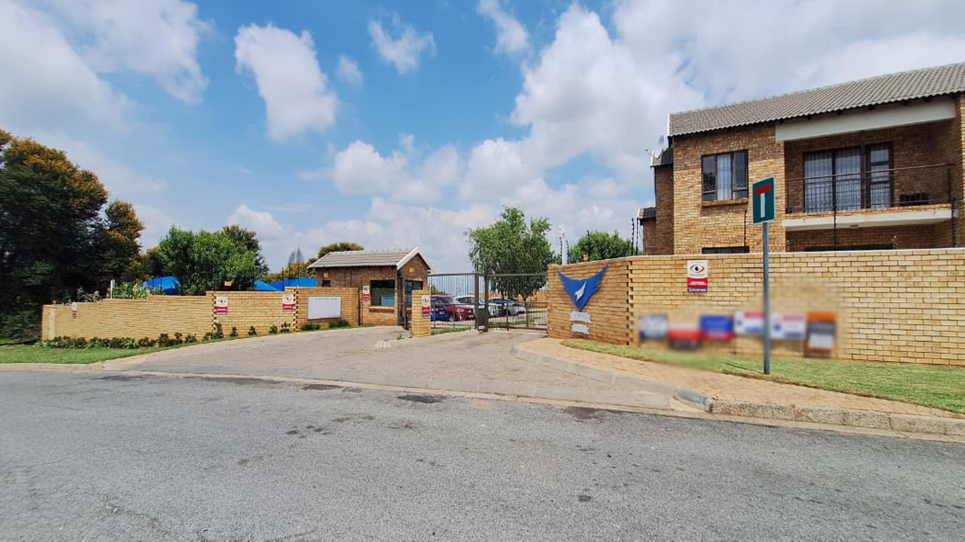 Front View of property in South Crest