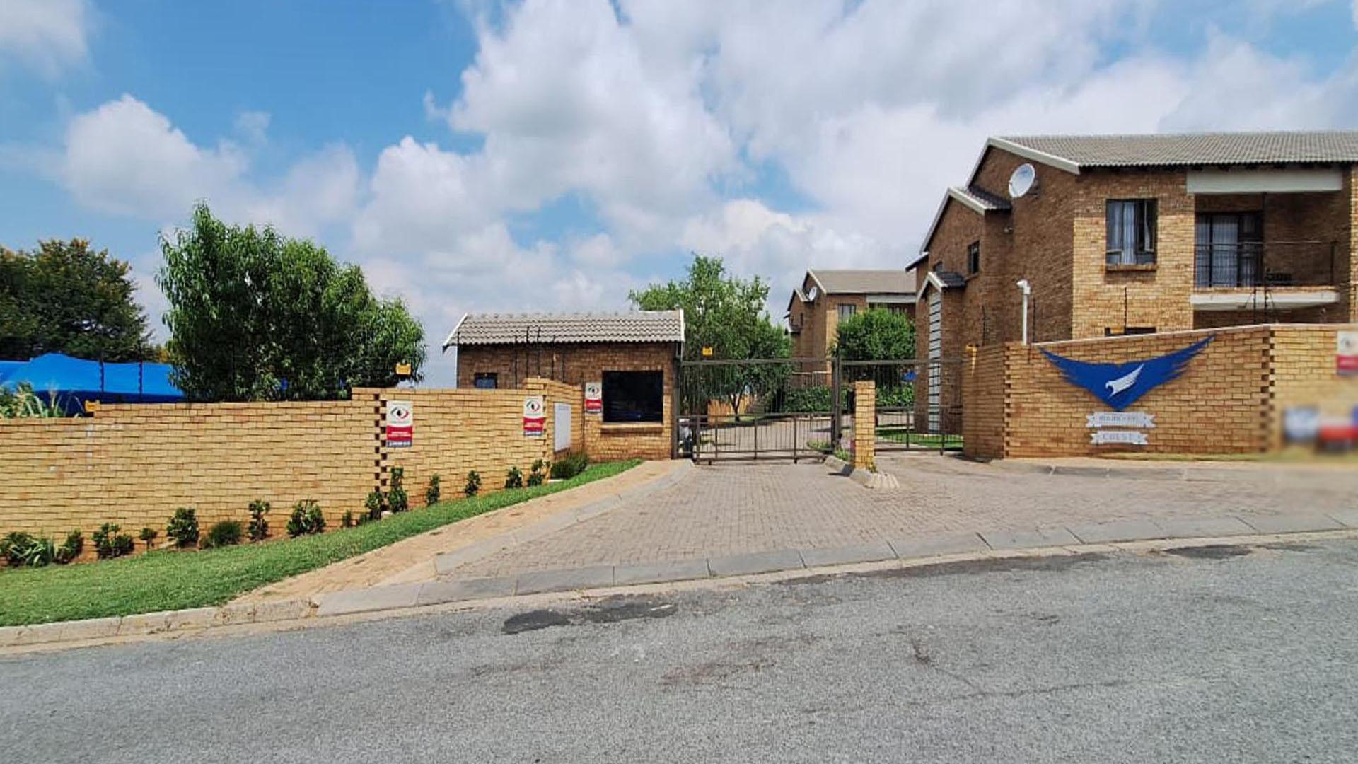 Front View of property in South Crest