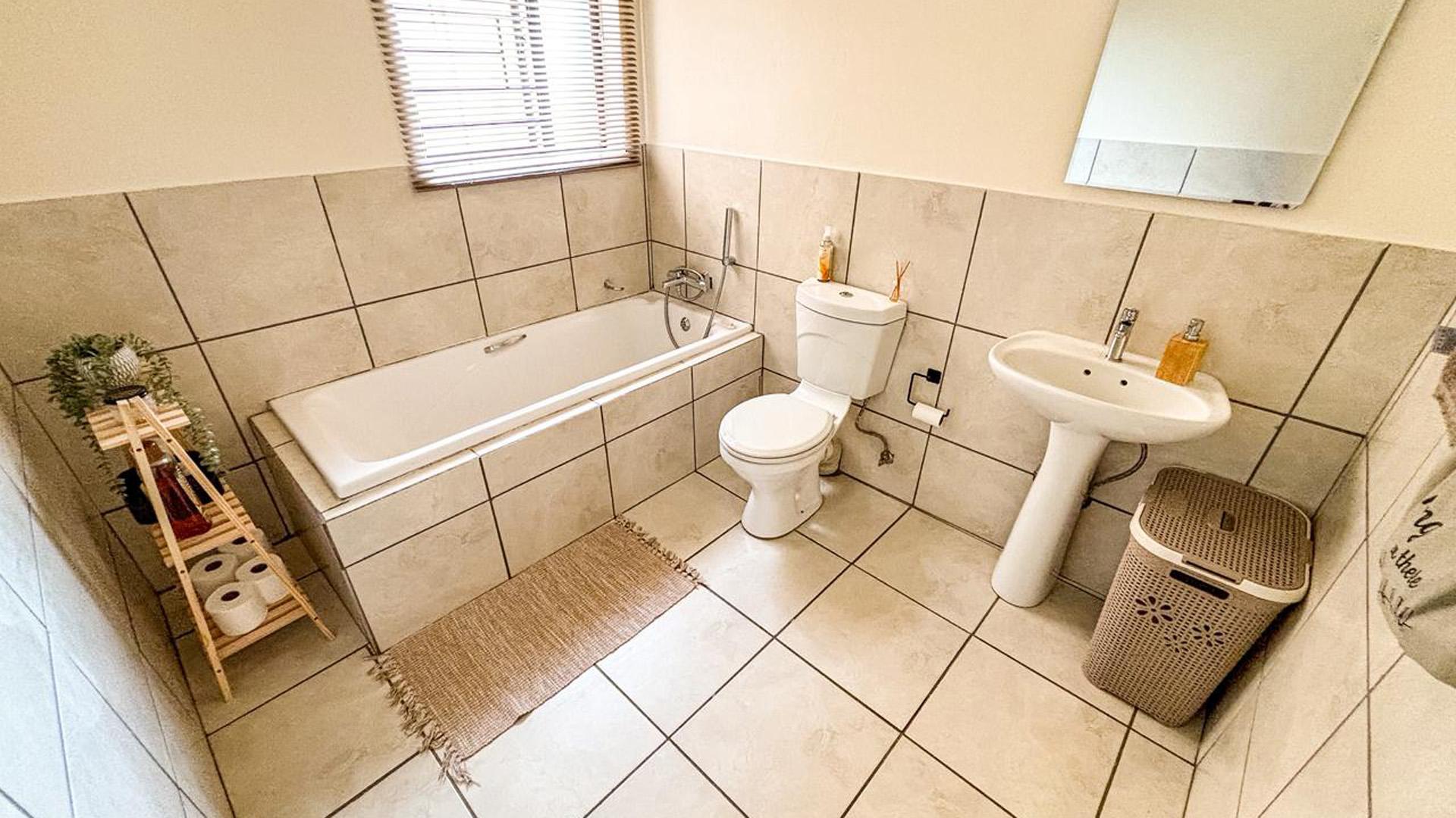 Bathroom 1 of property in South Crest
