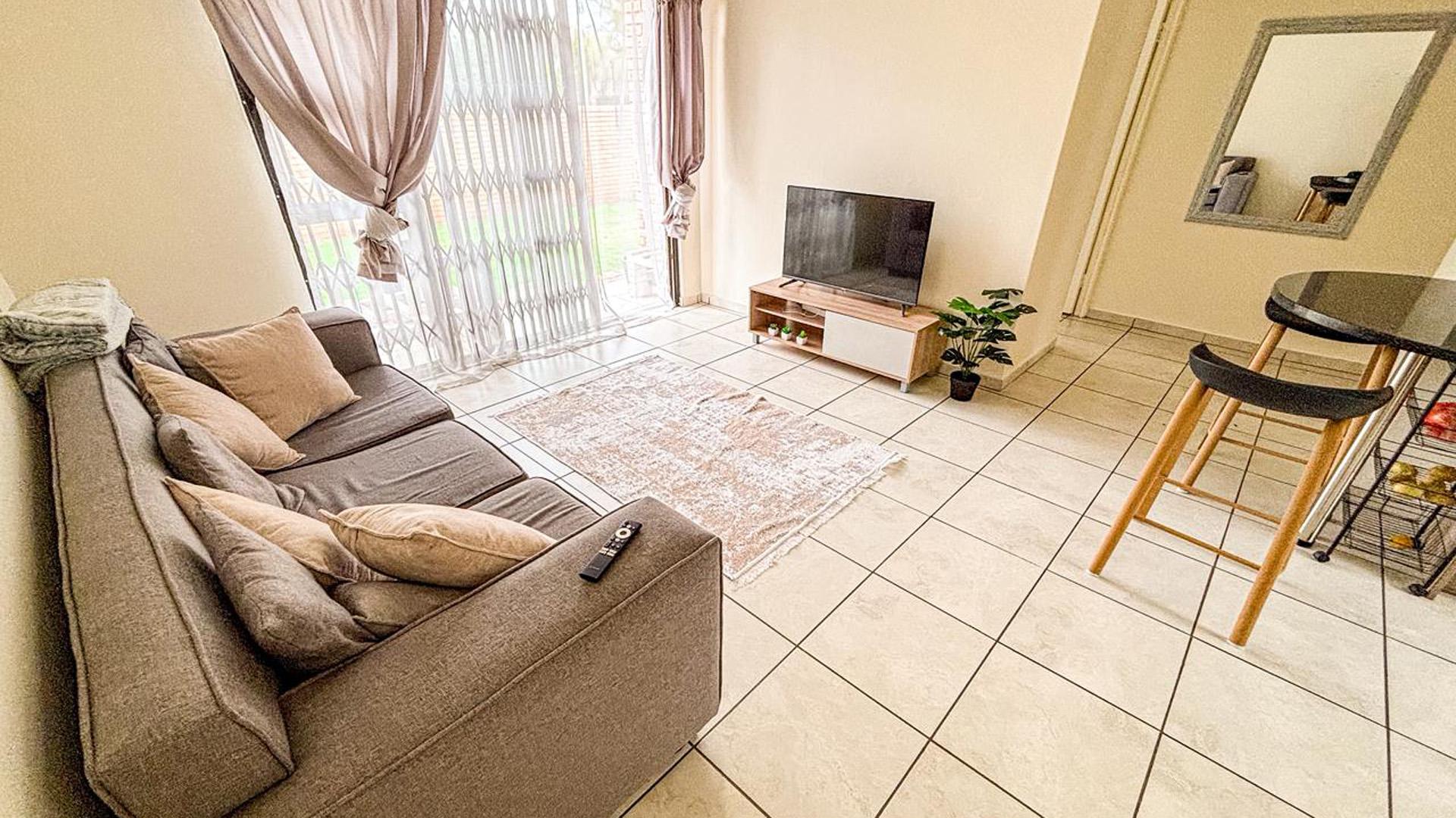 Lounges of property in South Crest