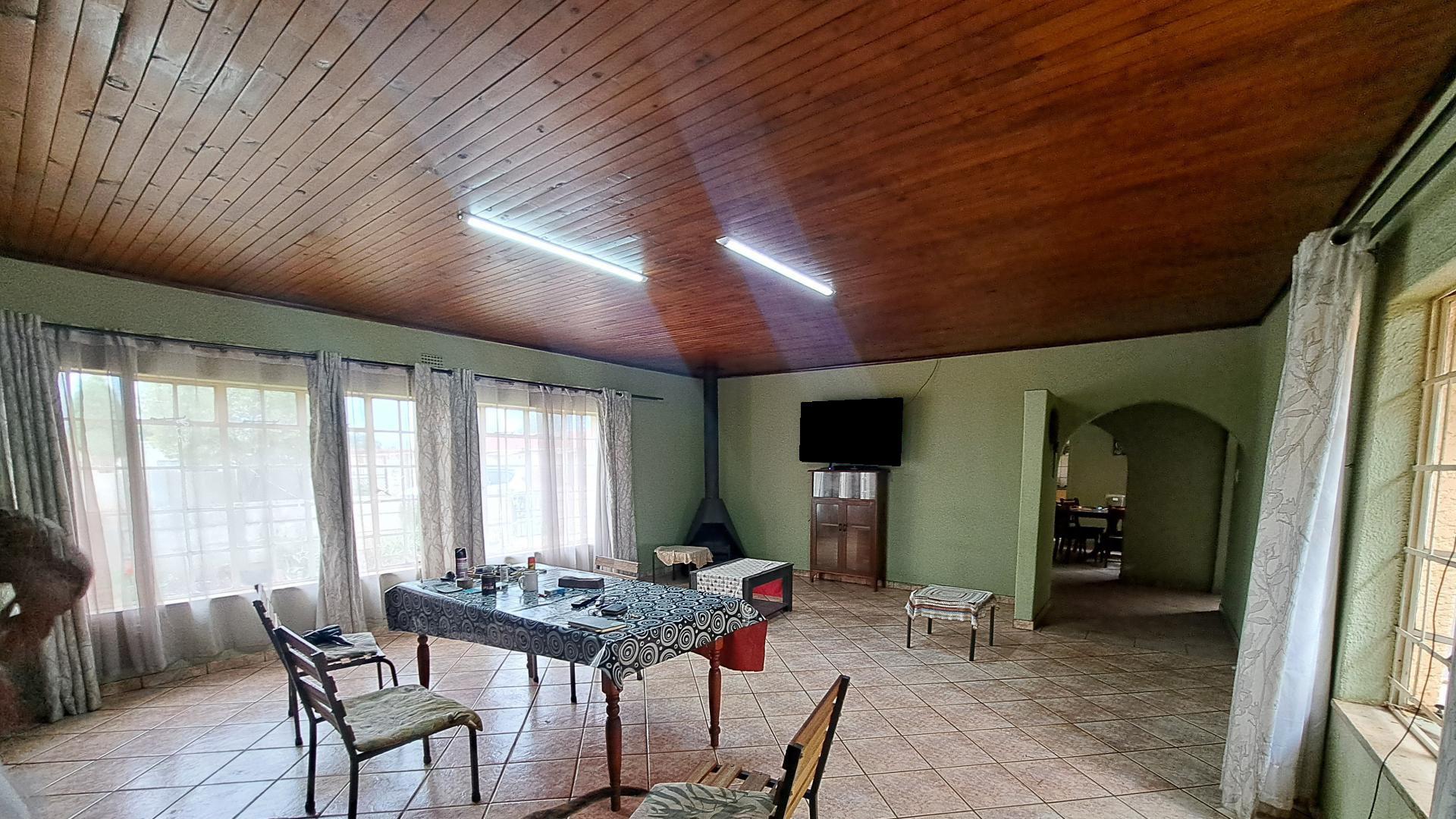 TV Room of property in Eloff