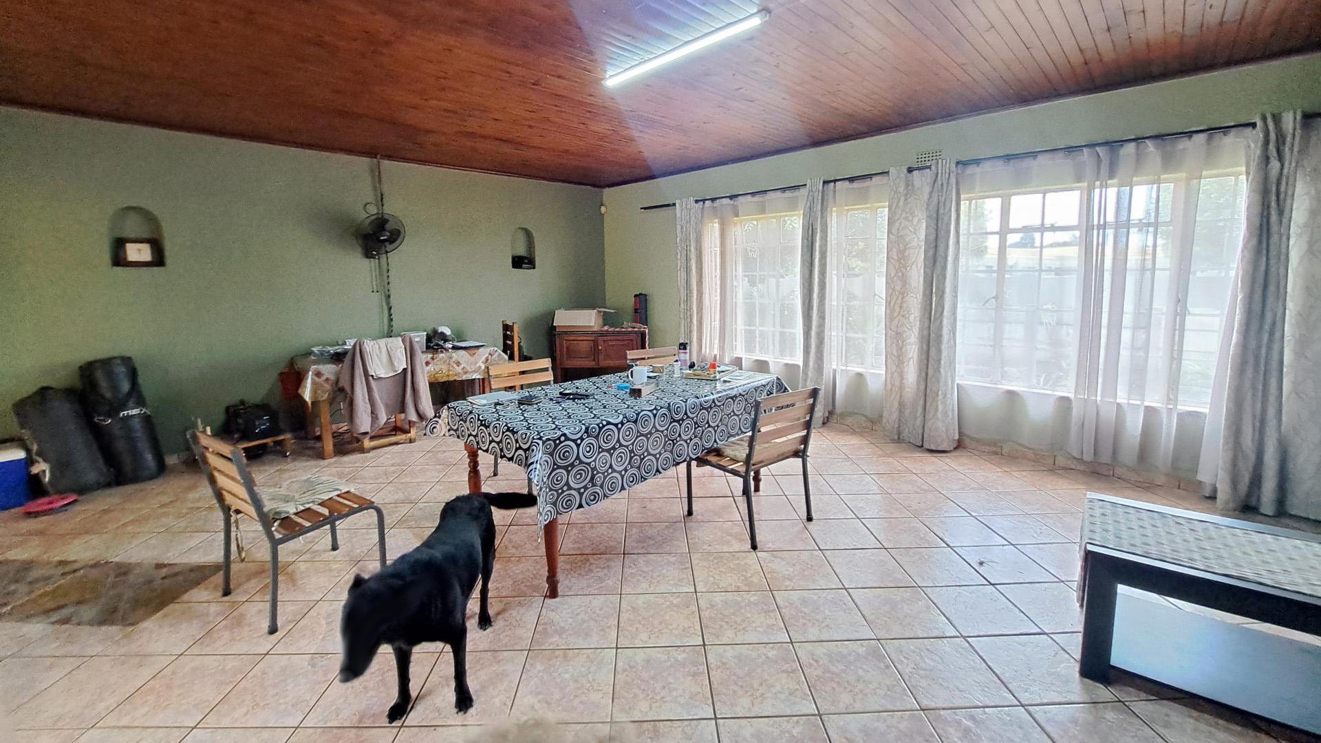 TV Room of property in Eloff