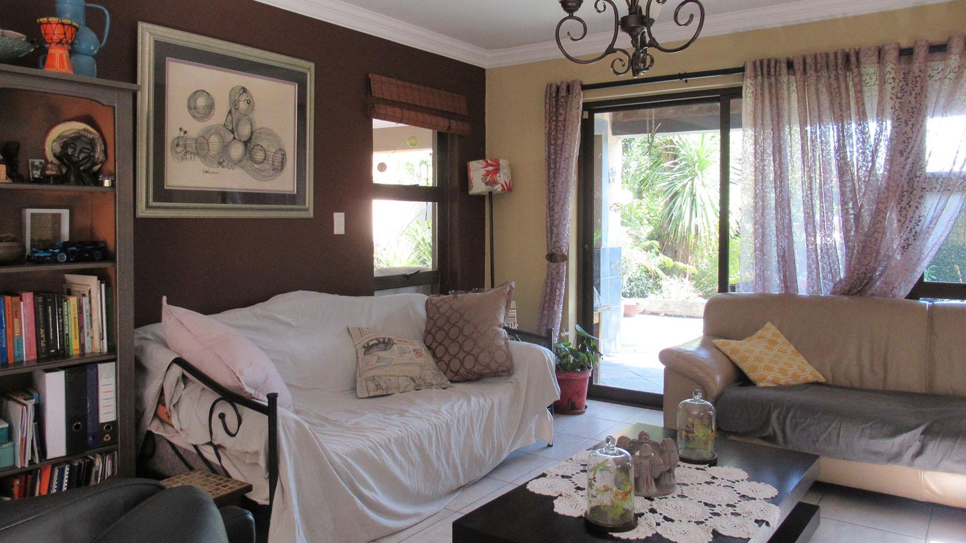 Lounges - 41 square meters of property in Kensington - JHB
