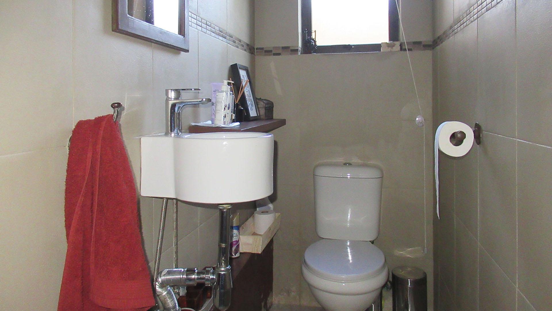 Guest Toilet - 2 square meters of property in Kensington - JHB