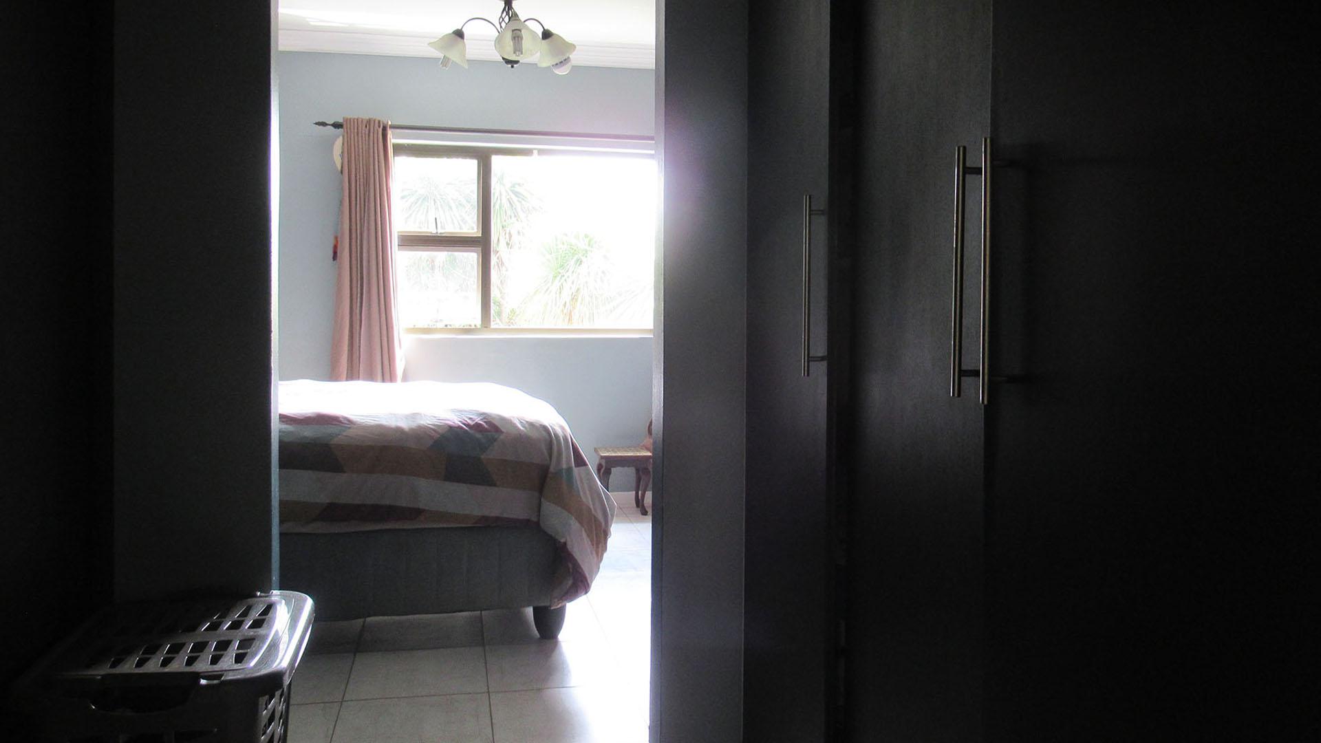 Main Bedroom - 23 square meters of property in Kensington - JHB