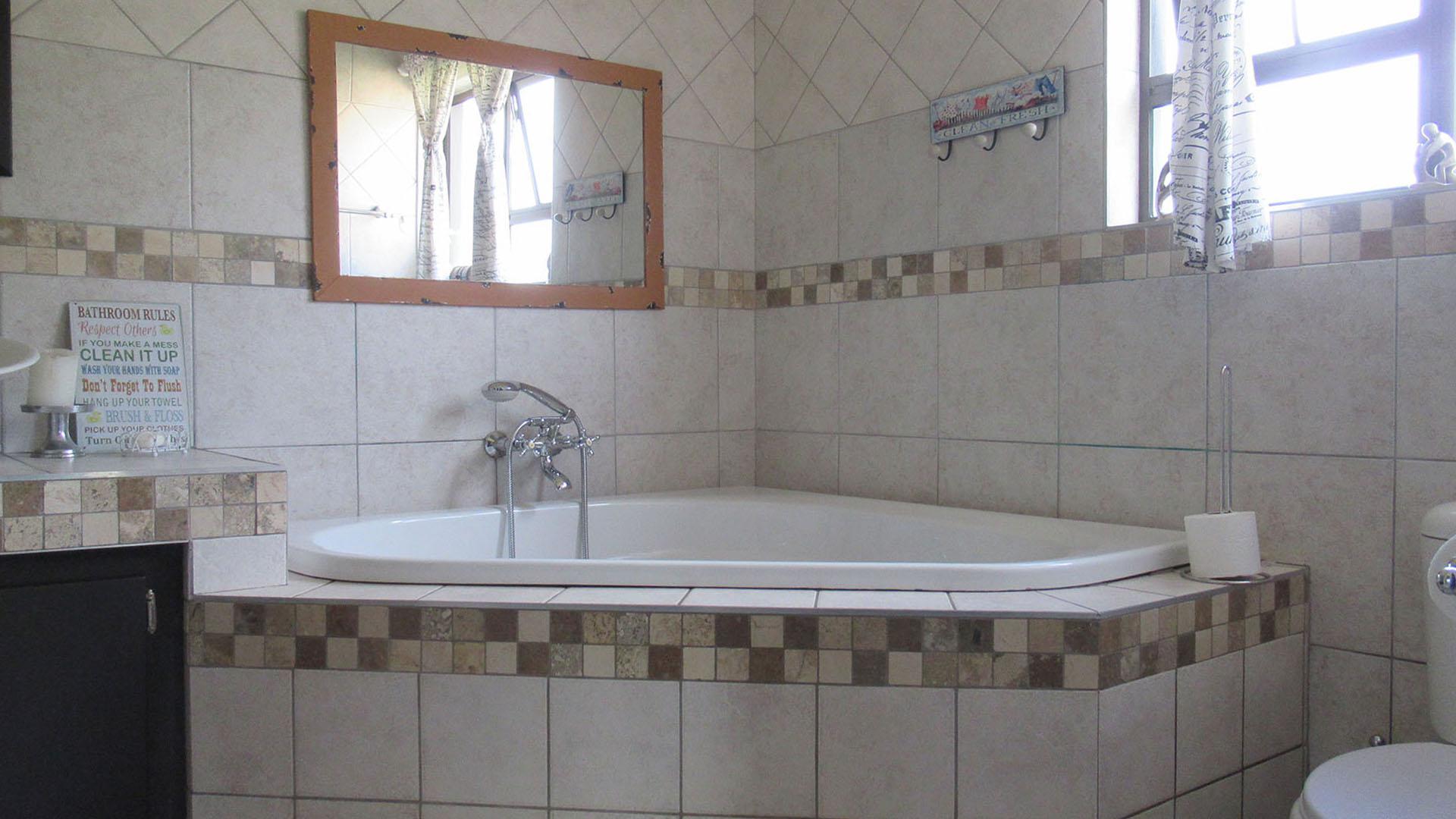 Main Bathroom - 10 square meters of property in Kensington - JHB