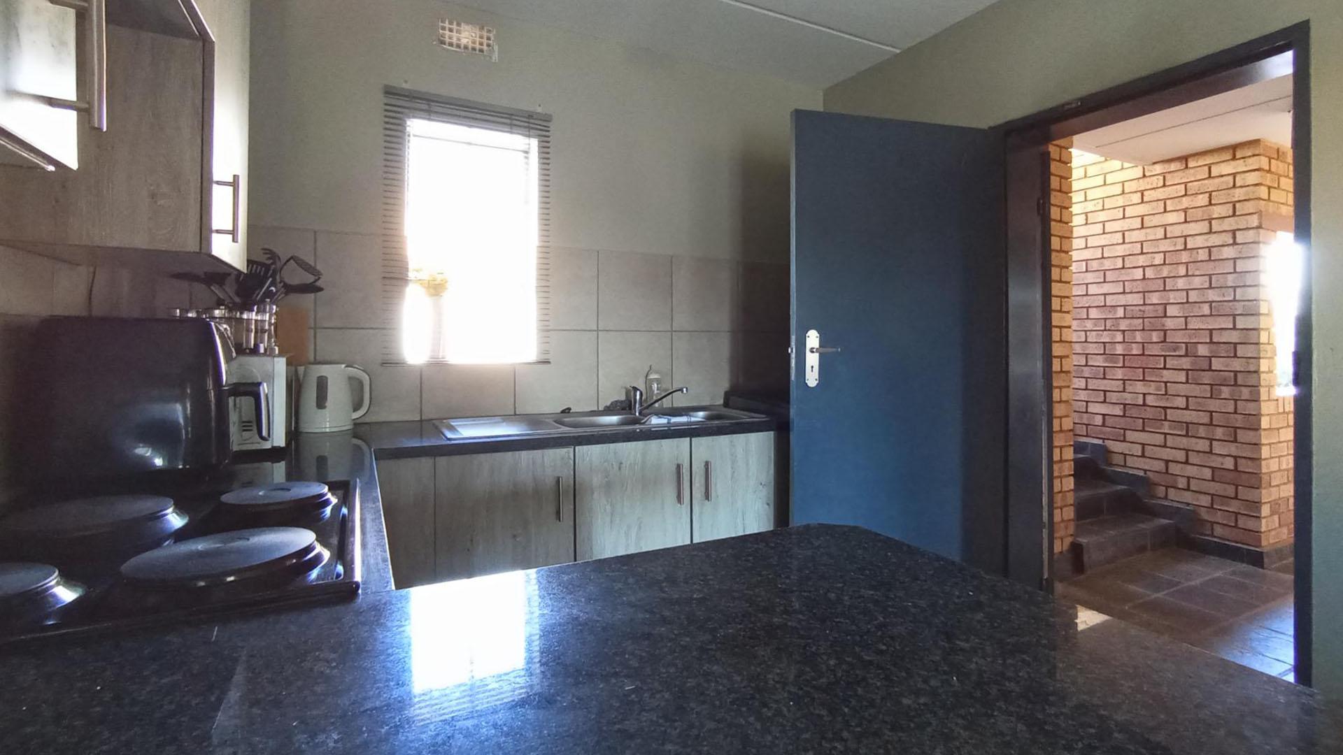 Kitchen - 6 square meters of property in Montana Tuine