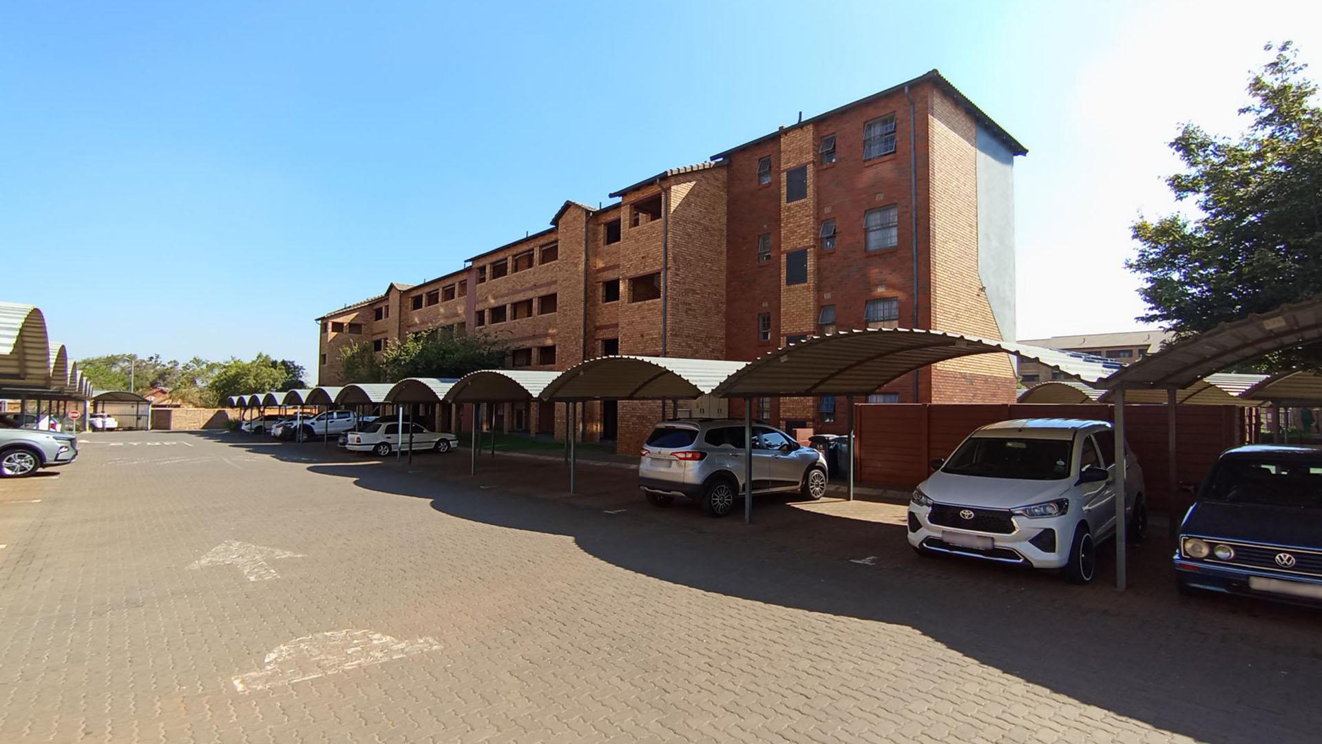 Front View of property in Montana Tuine