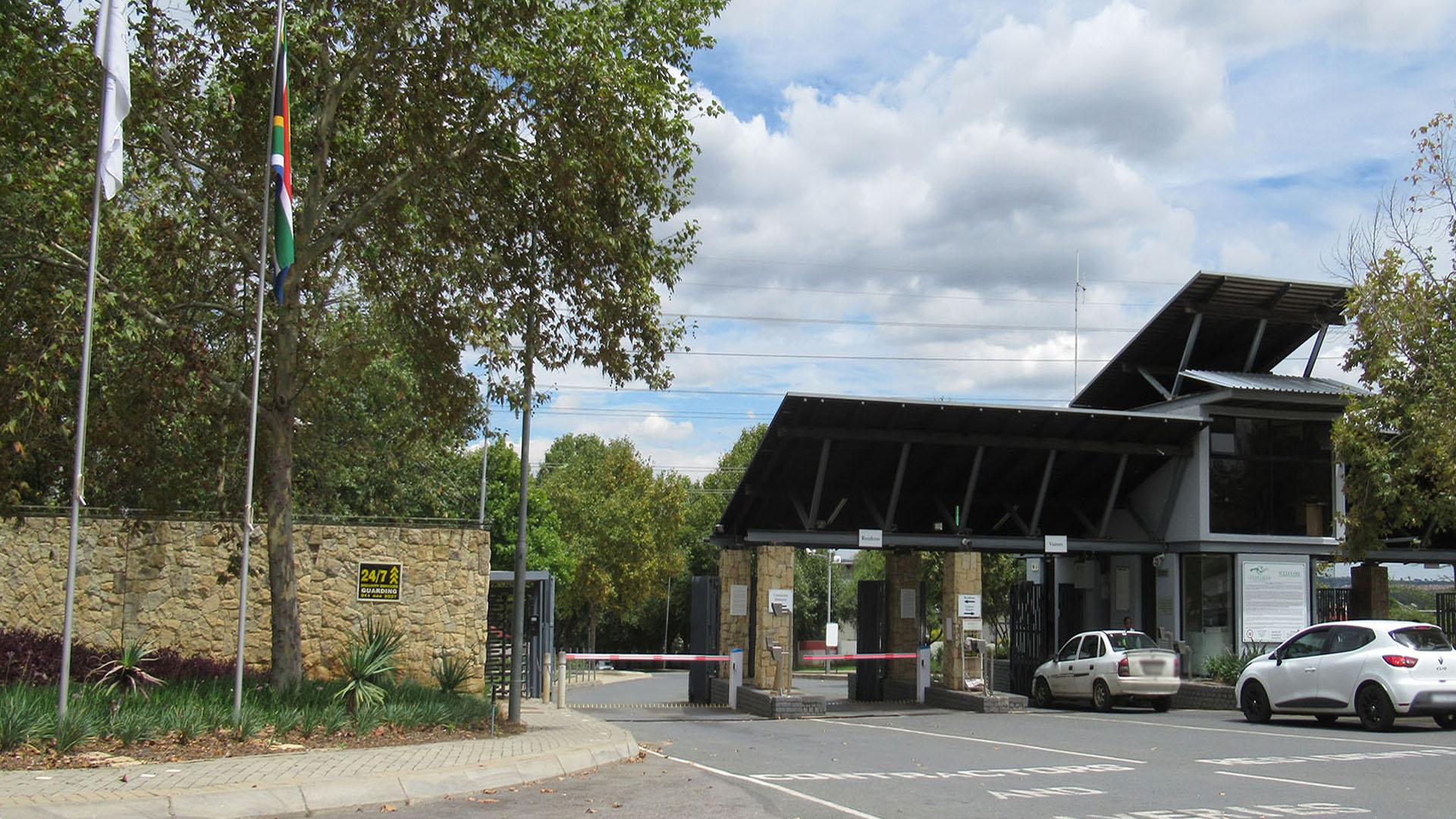 Front View of property in Maroeladal