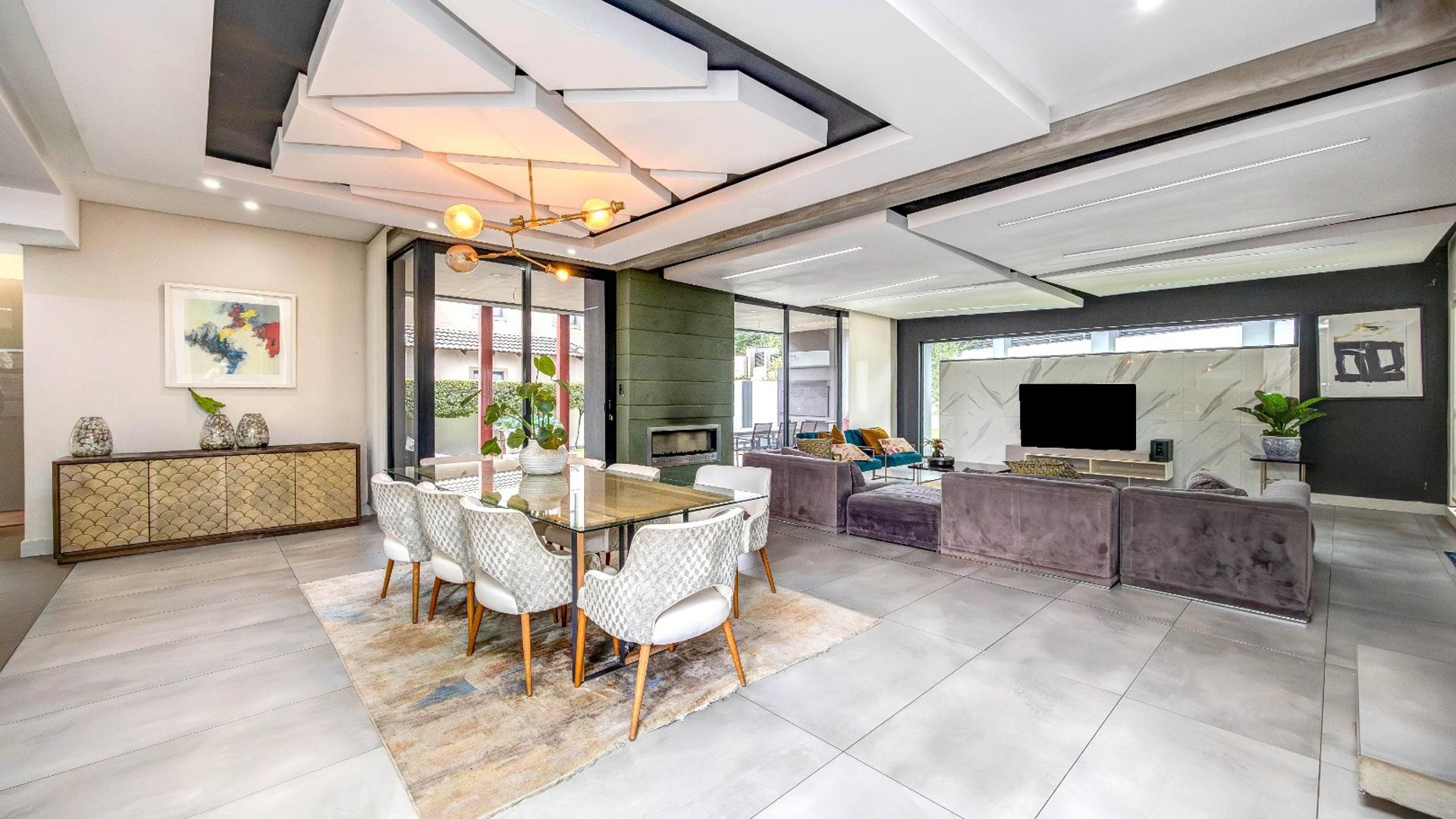 Dining Room of property in Maroeladal