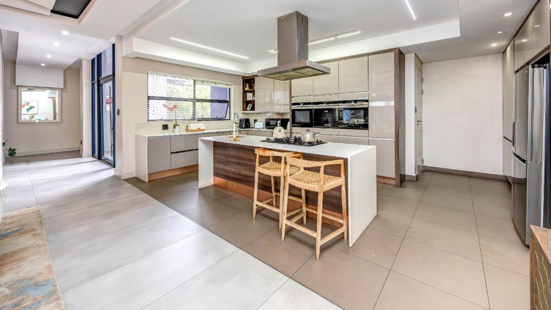 Kitchen of property in Maroeladal