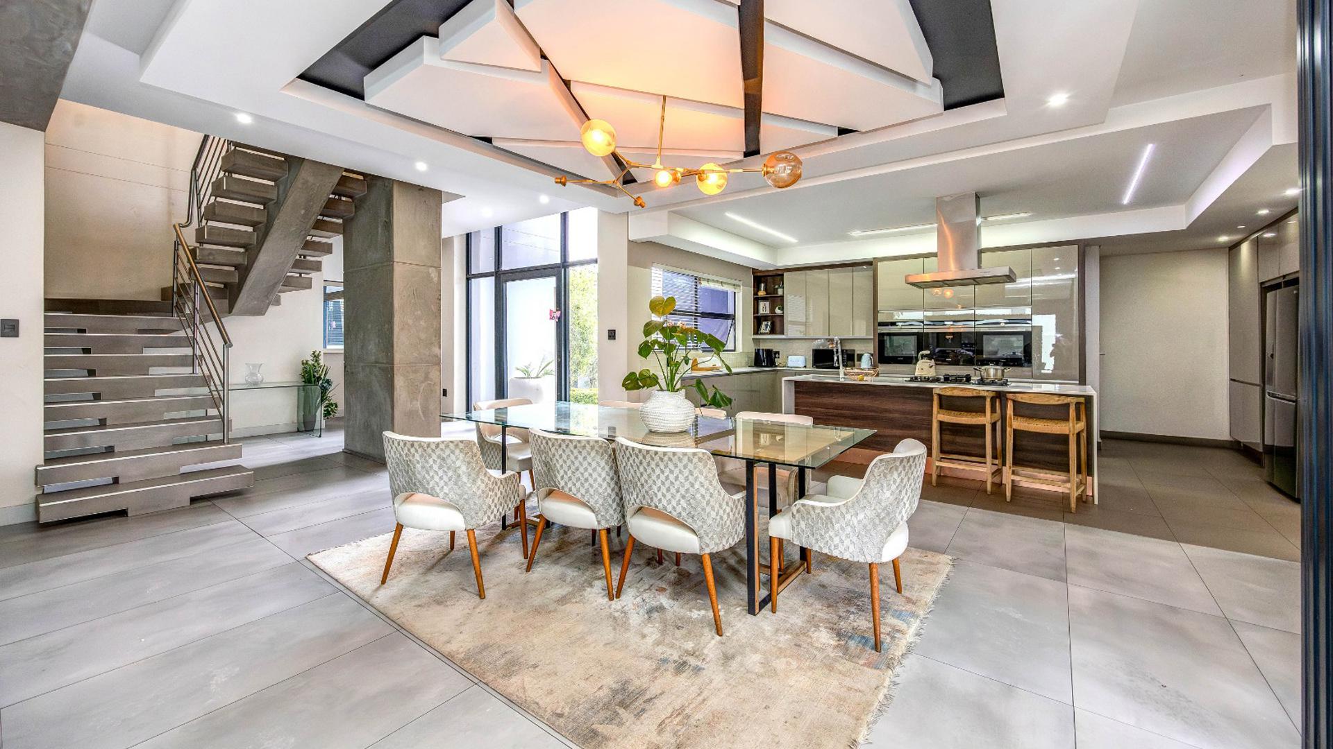 Dining Room of property in Maroeladal