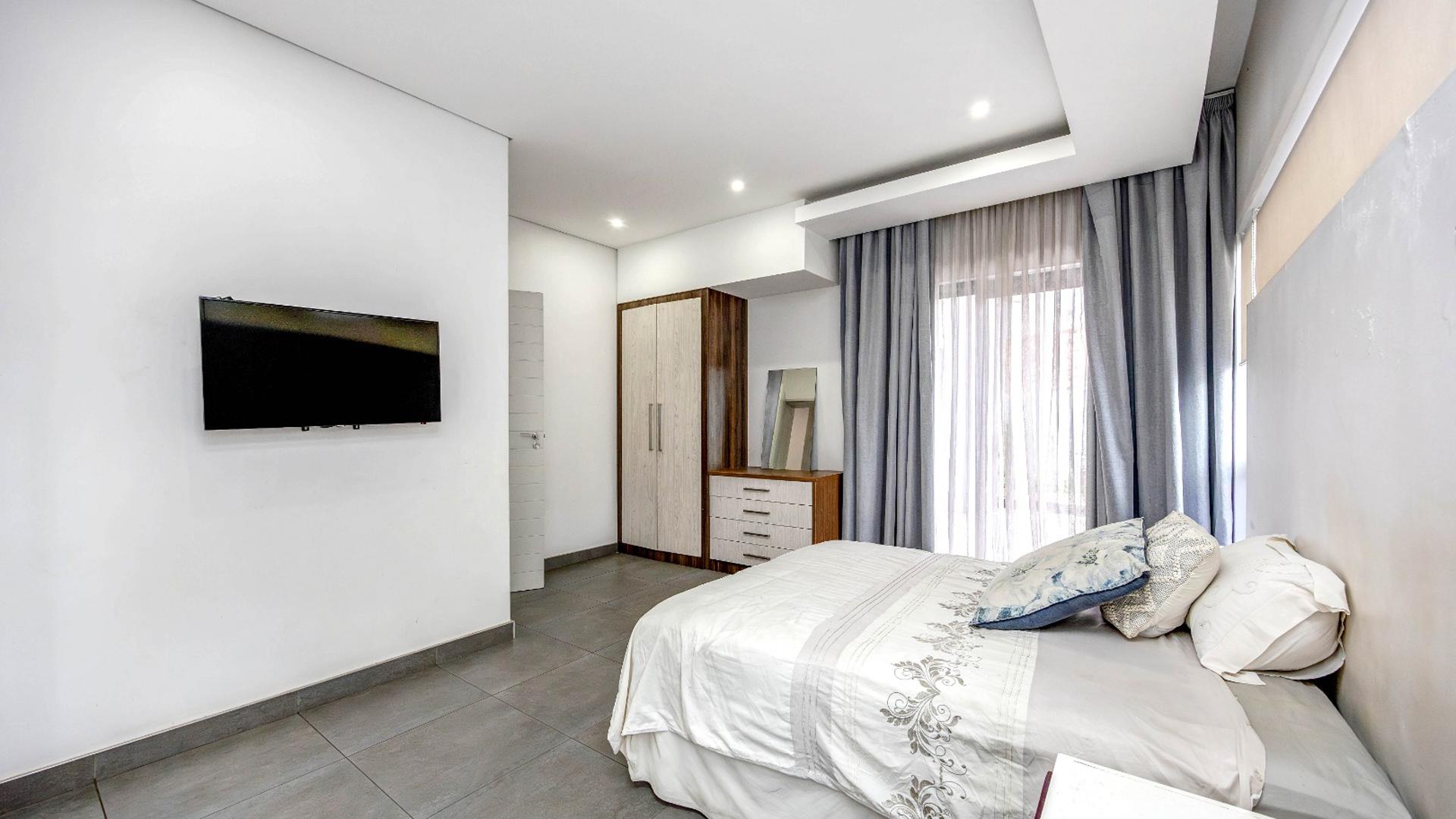 Bed Room 1 of property in Maroeladal