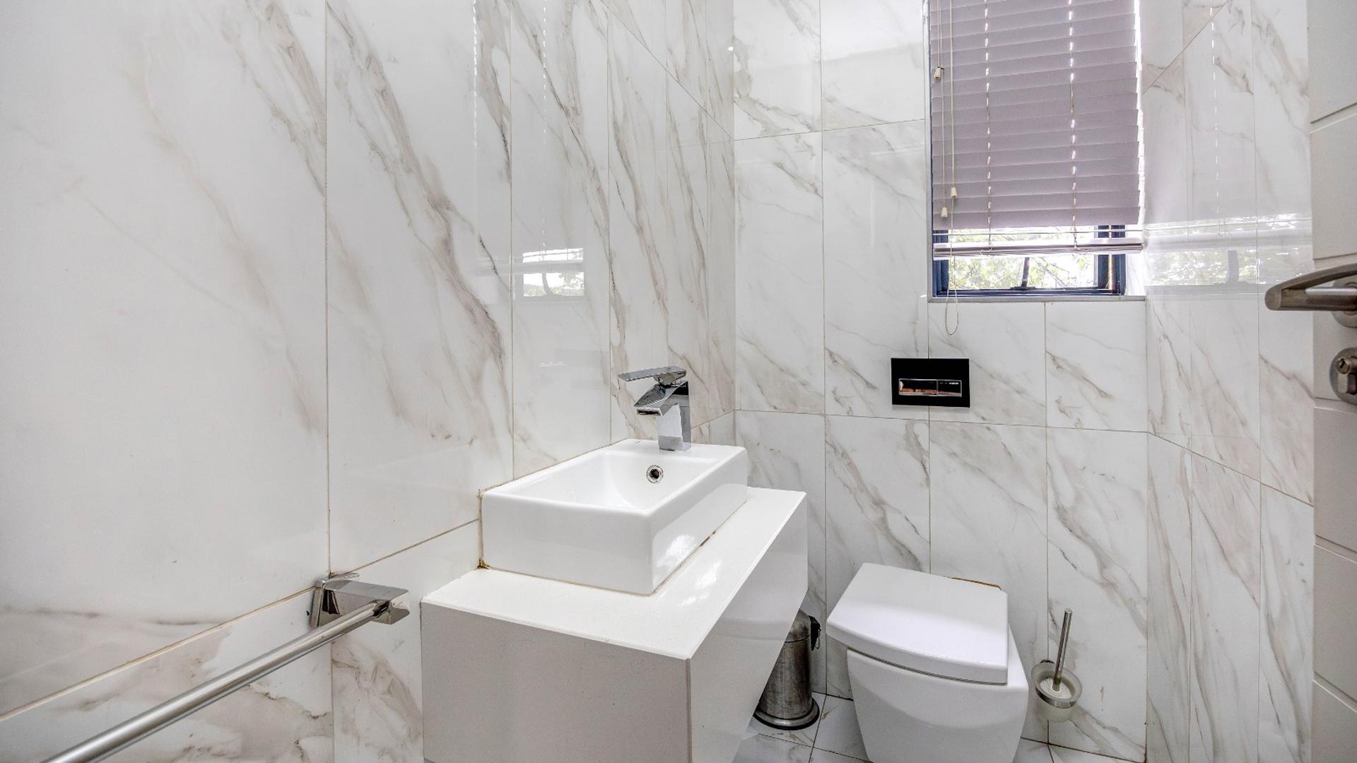 Guest Toilet of property in Maroeladal