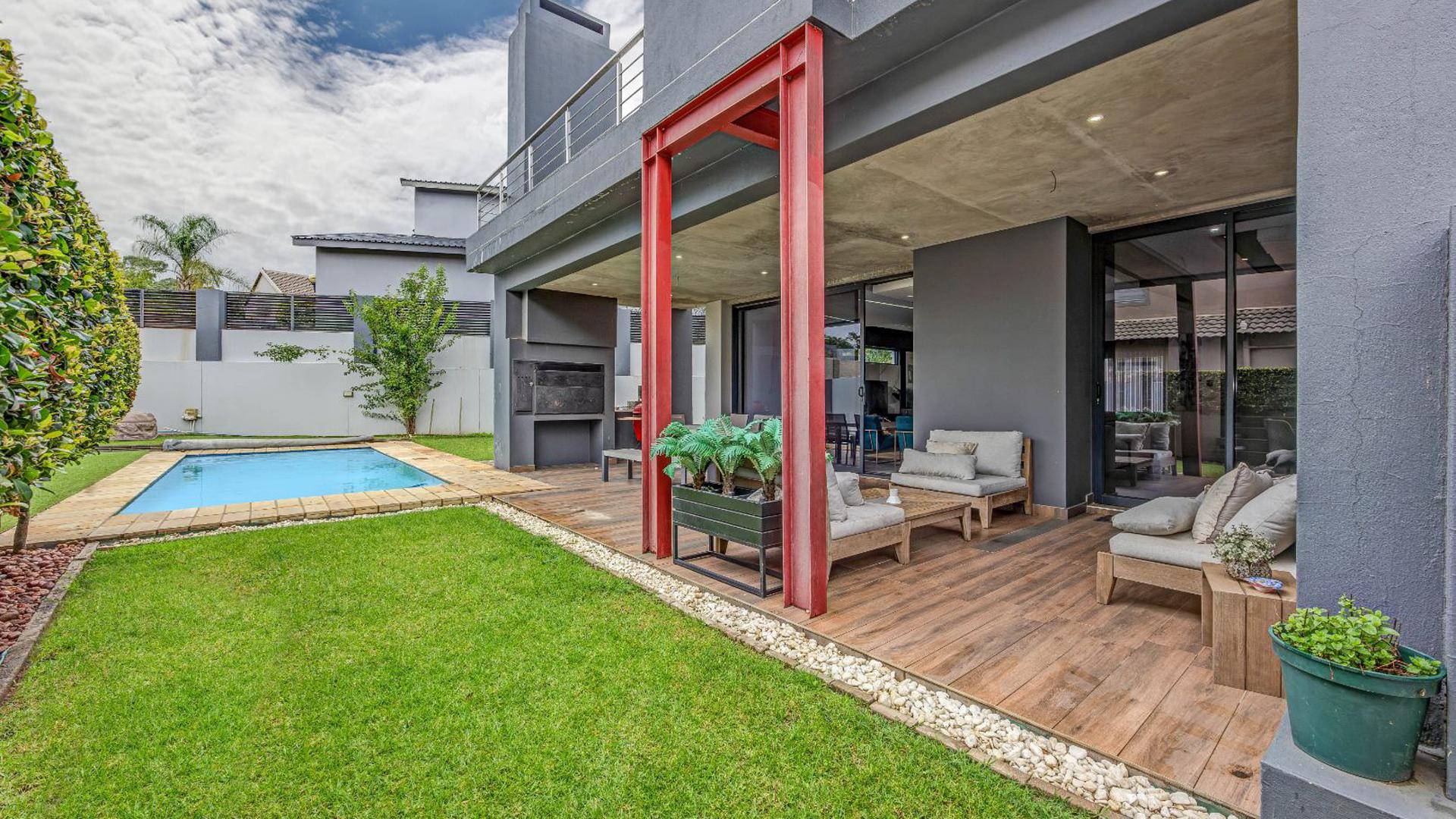 Backyard of property in Maroeladal