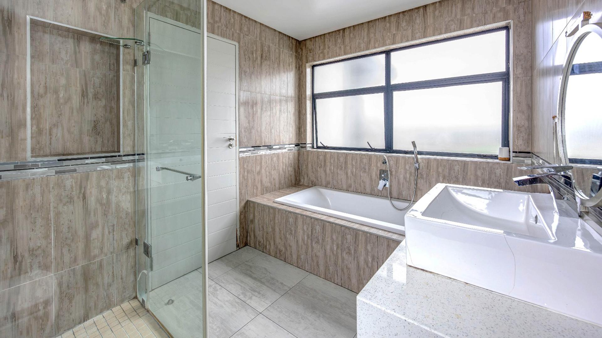 Bathroom 2 of property in Maroeladal